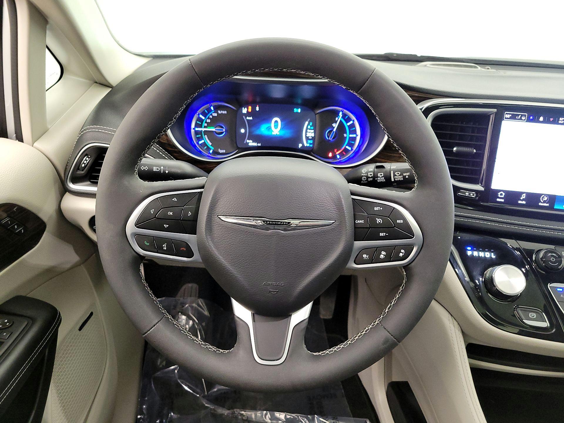 Thumbnail: 2023 Chrysler Pacifica - 10