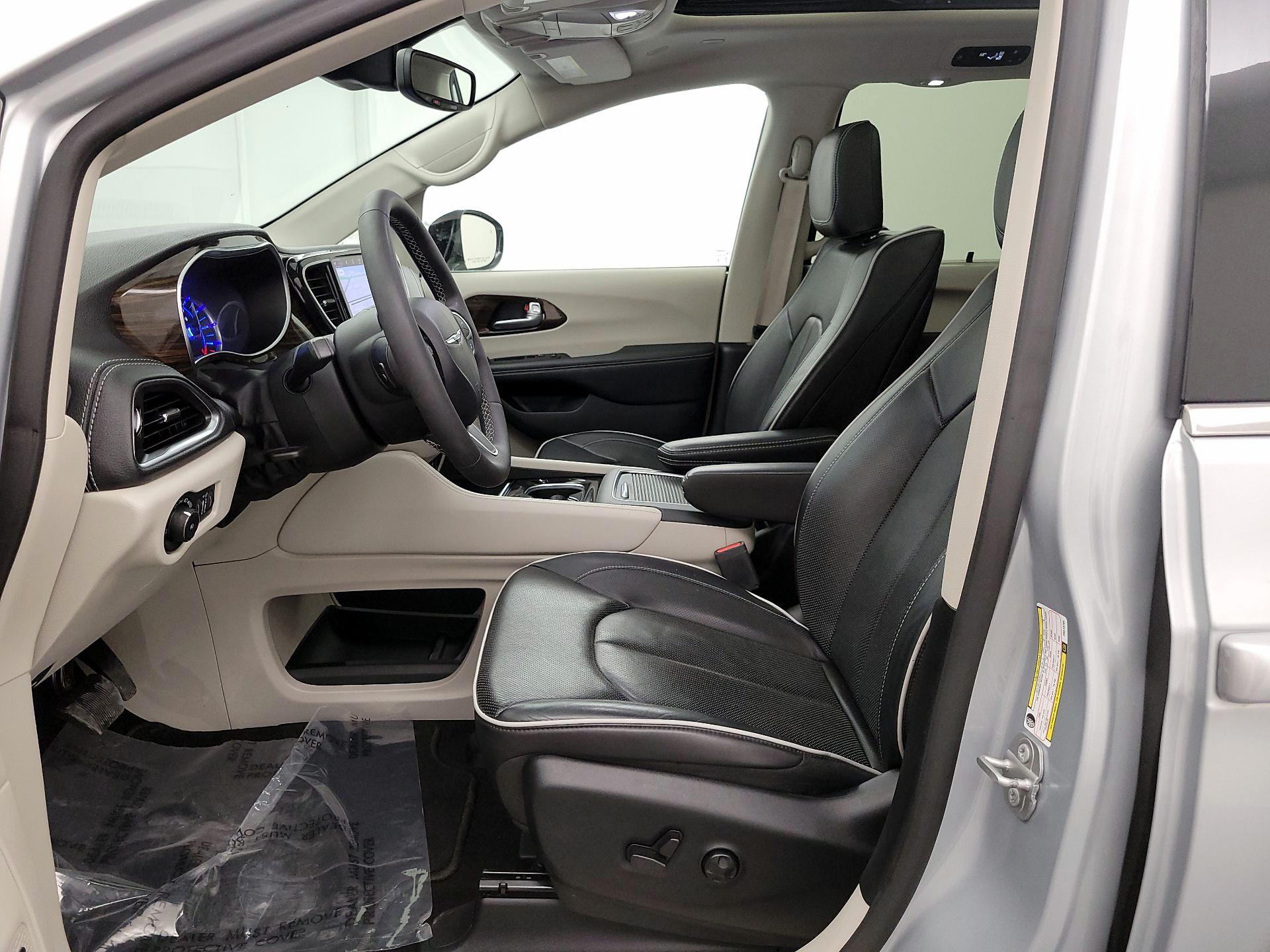 Thumbnail: 2023 Chrysler Pacifica - 11