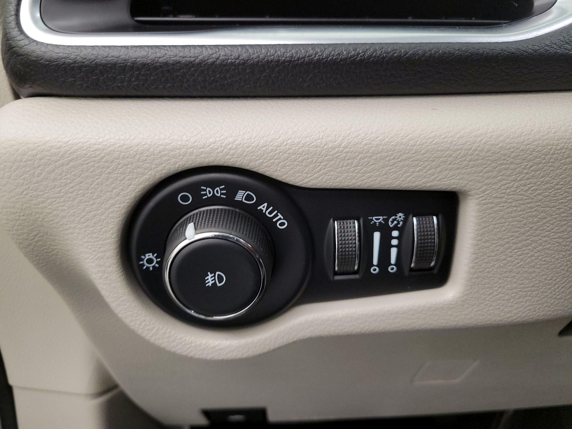 Thumbnail: 2023 Chrysler Pacifica - 13