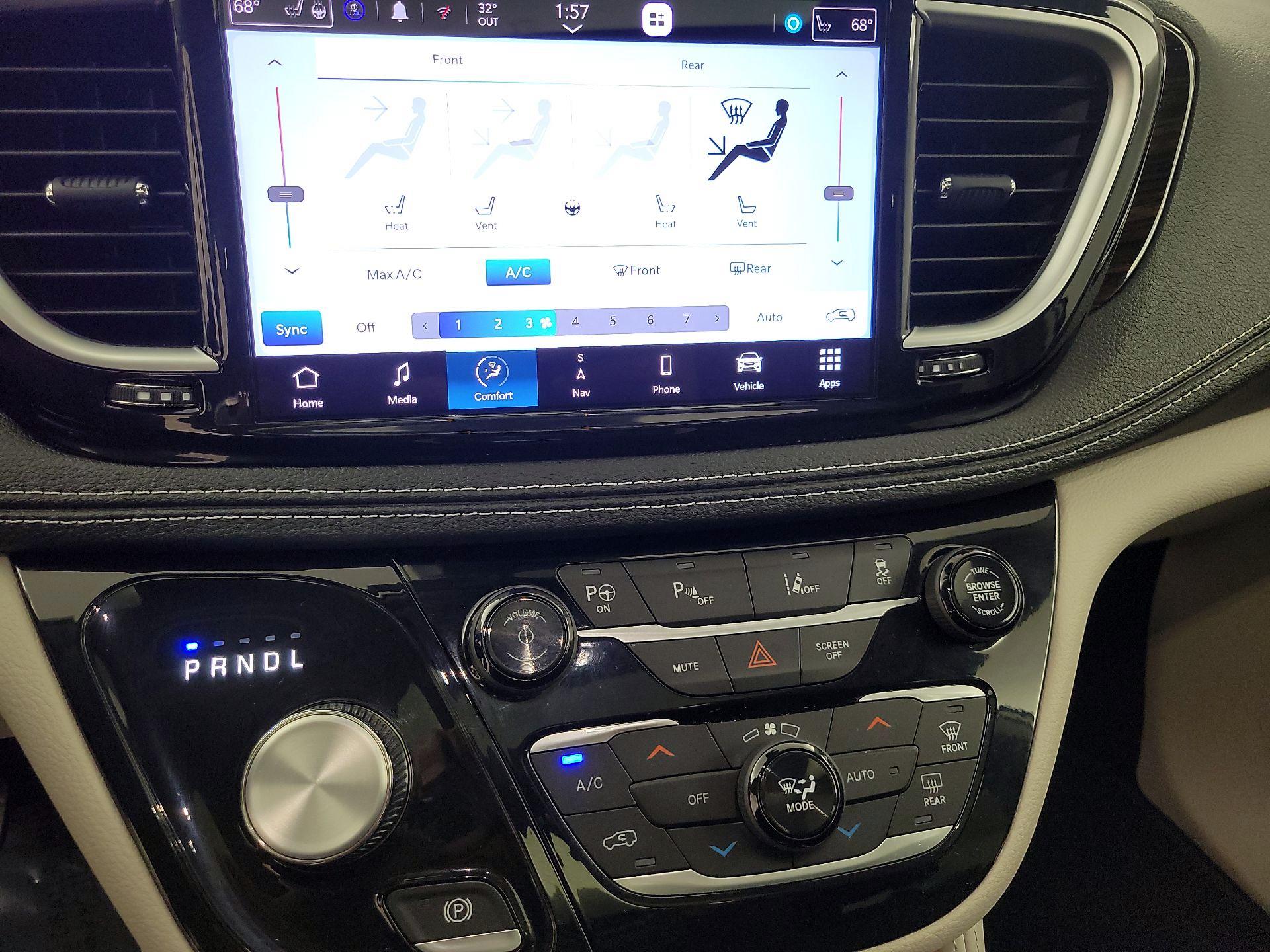 Thumbnail: 2023 Chrysler Pacifica - 17