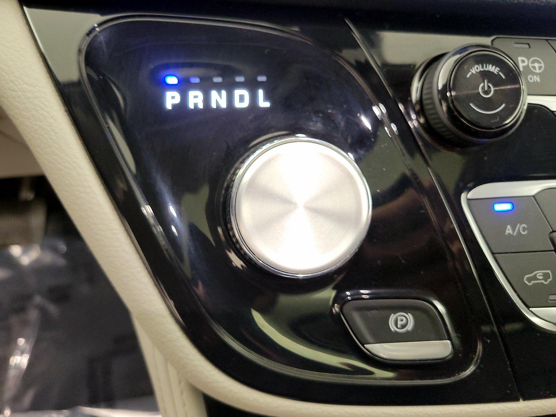 Thumbnail: 2023 Chrysler Pacifica - 18