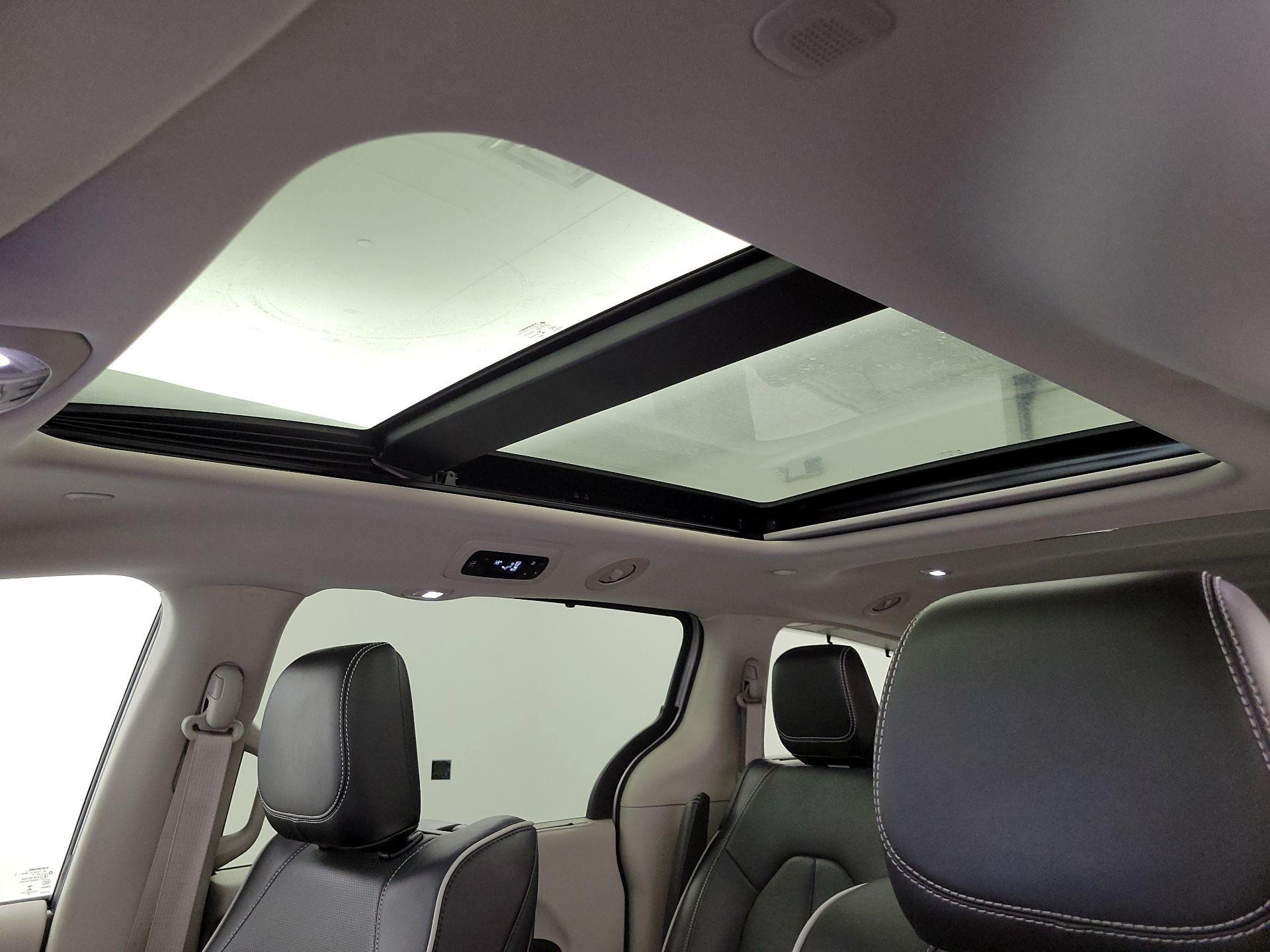 Thumbnail: 2023 Chrysler Pacifica - 20