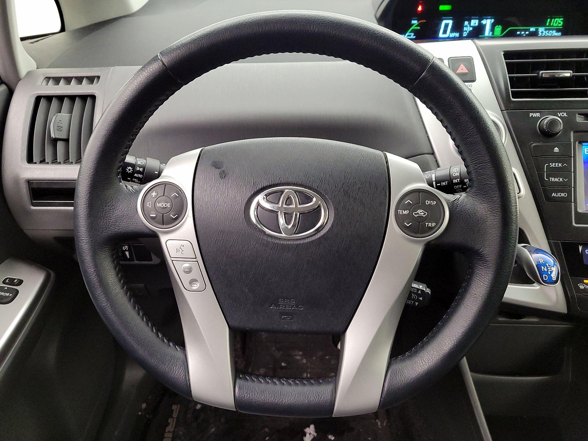 Thumbnail: 2014 Toyota Prius v - 10