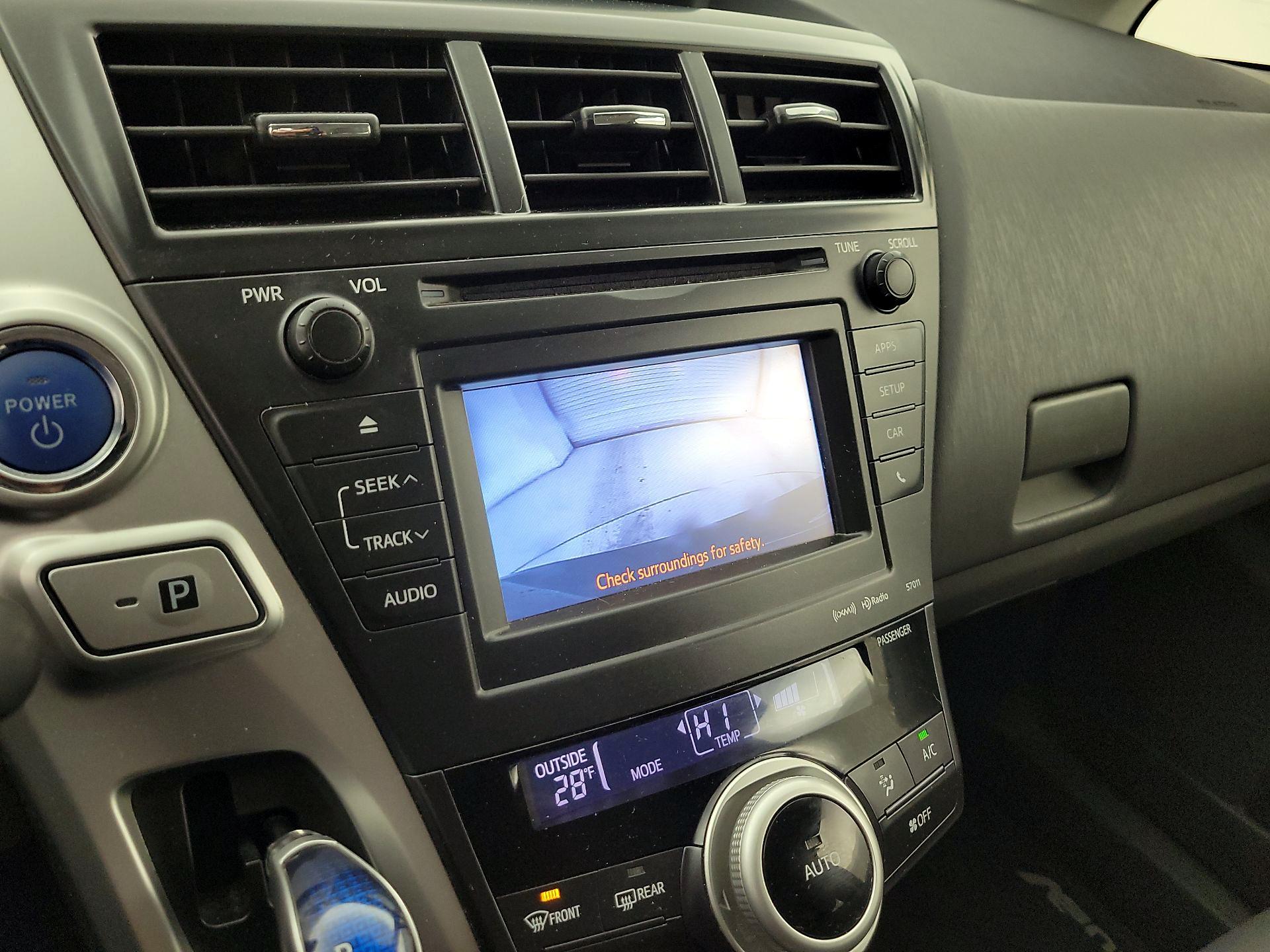 Thumbnail: 2014 Toyota Prius v - 14