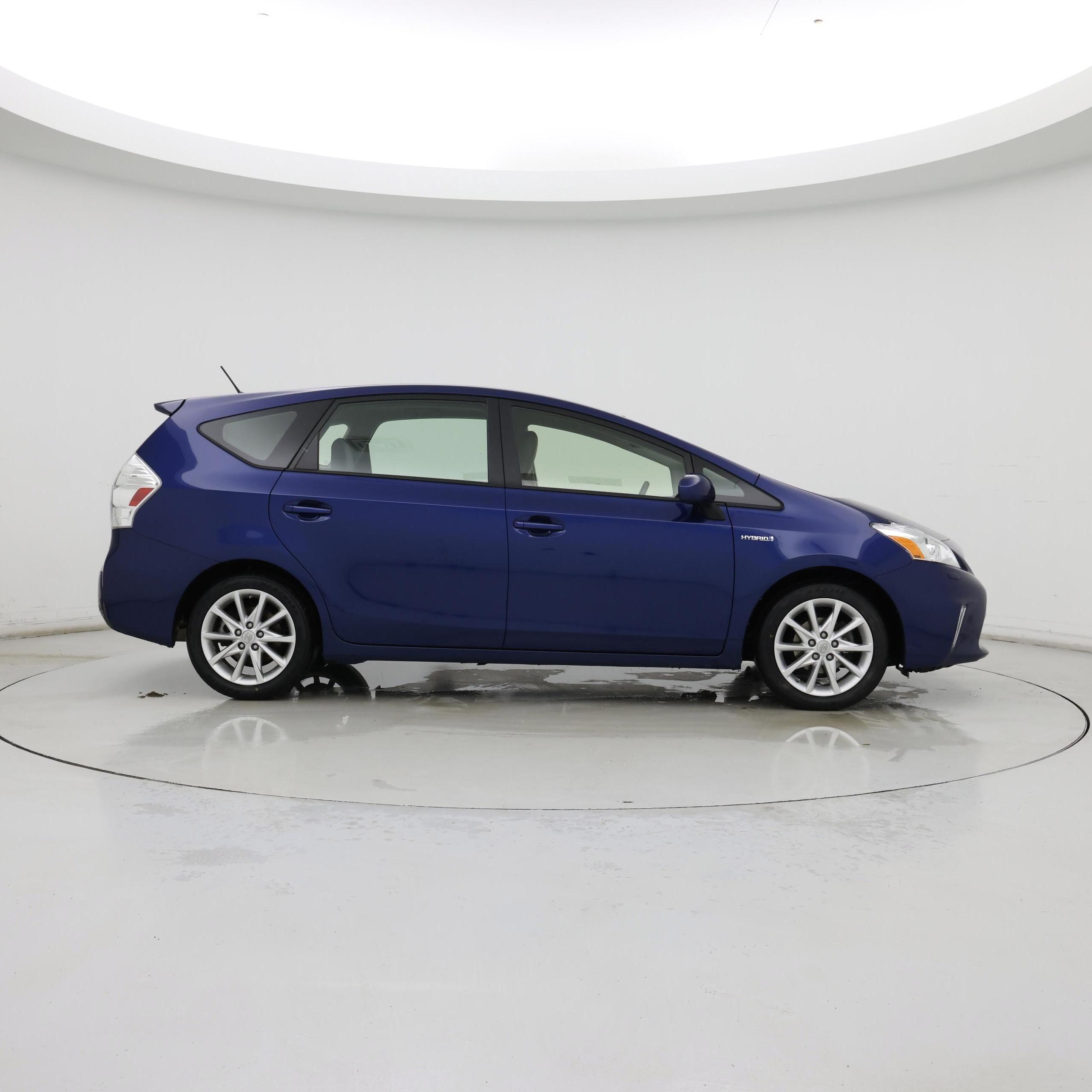 Thumbnail: 2014 Toyota Prius v - 7