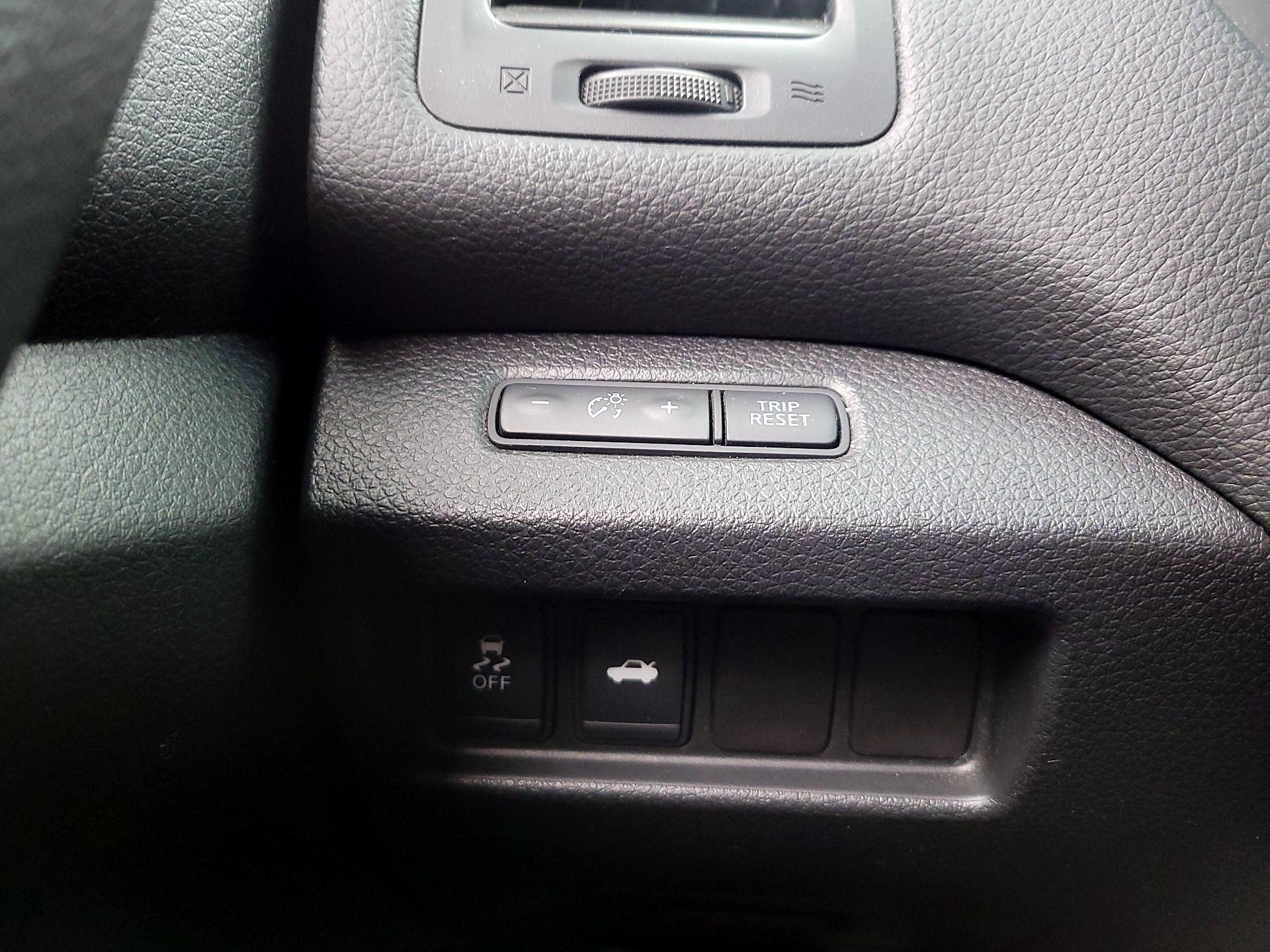 Thumbnail: 2015 Nissan Altima - 13