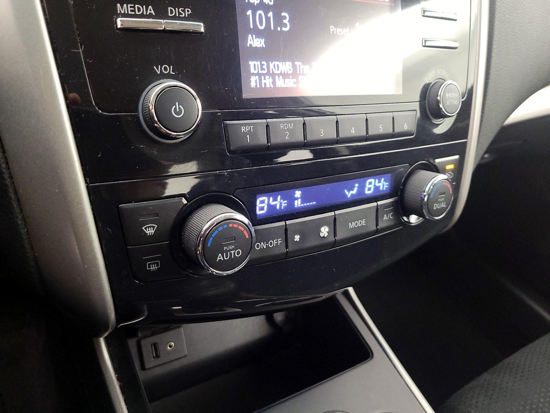 Thumbnail: 2015 Nissan Altima - 16