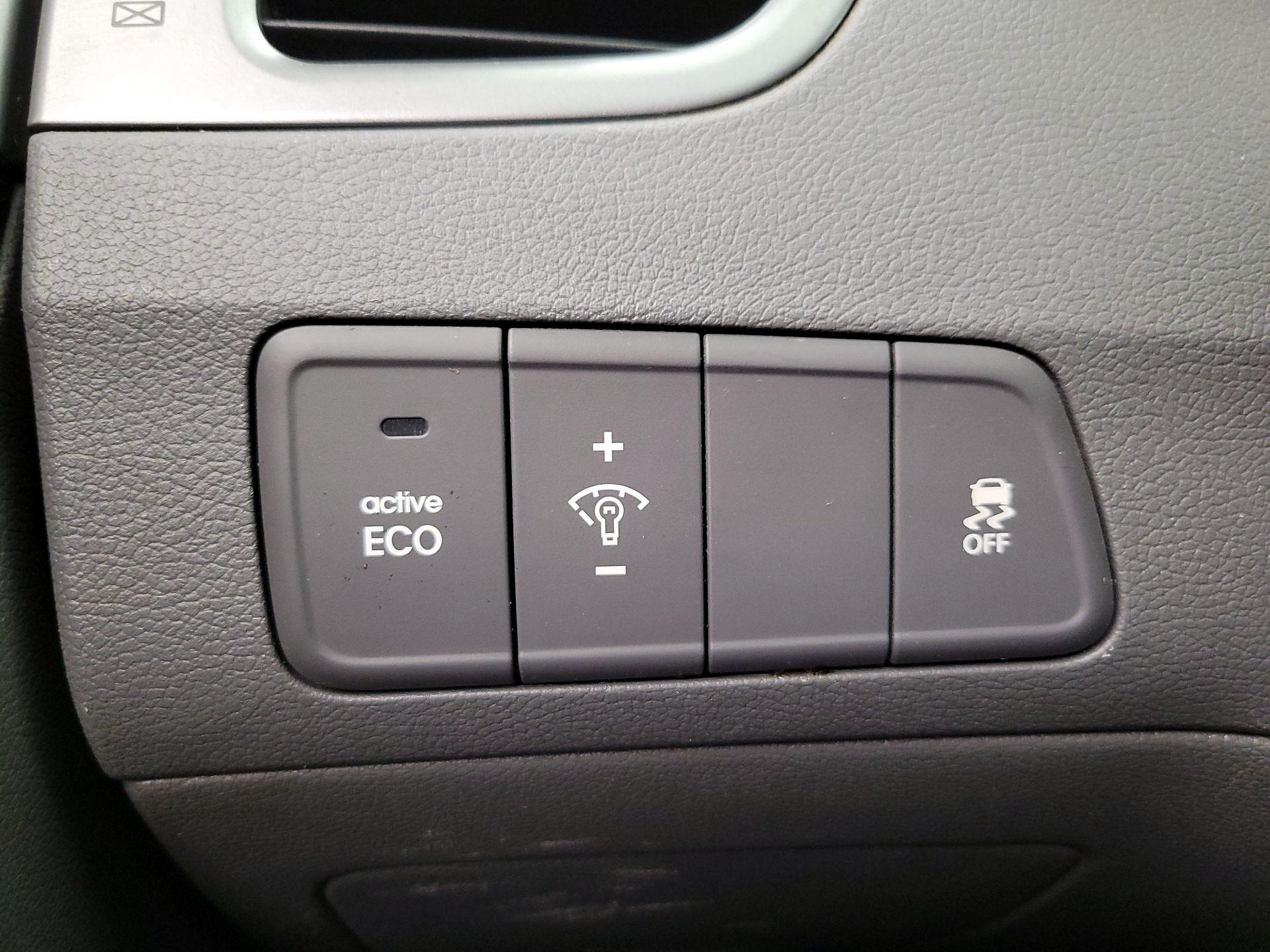 Thumbnail: 2016 Hyundai Elantra - 13