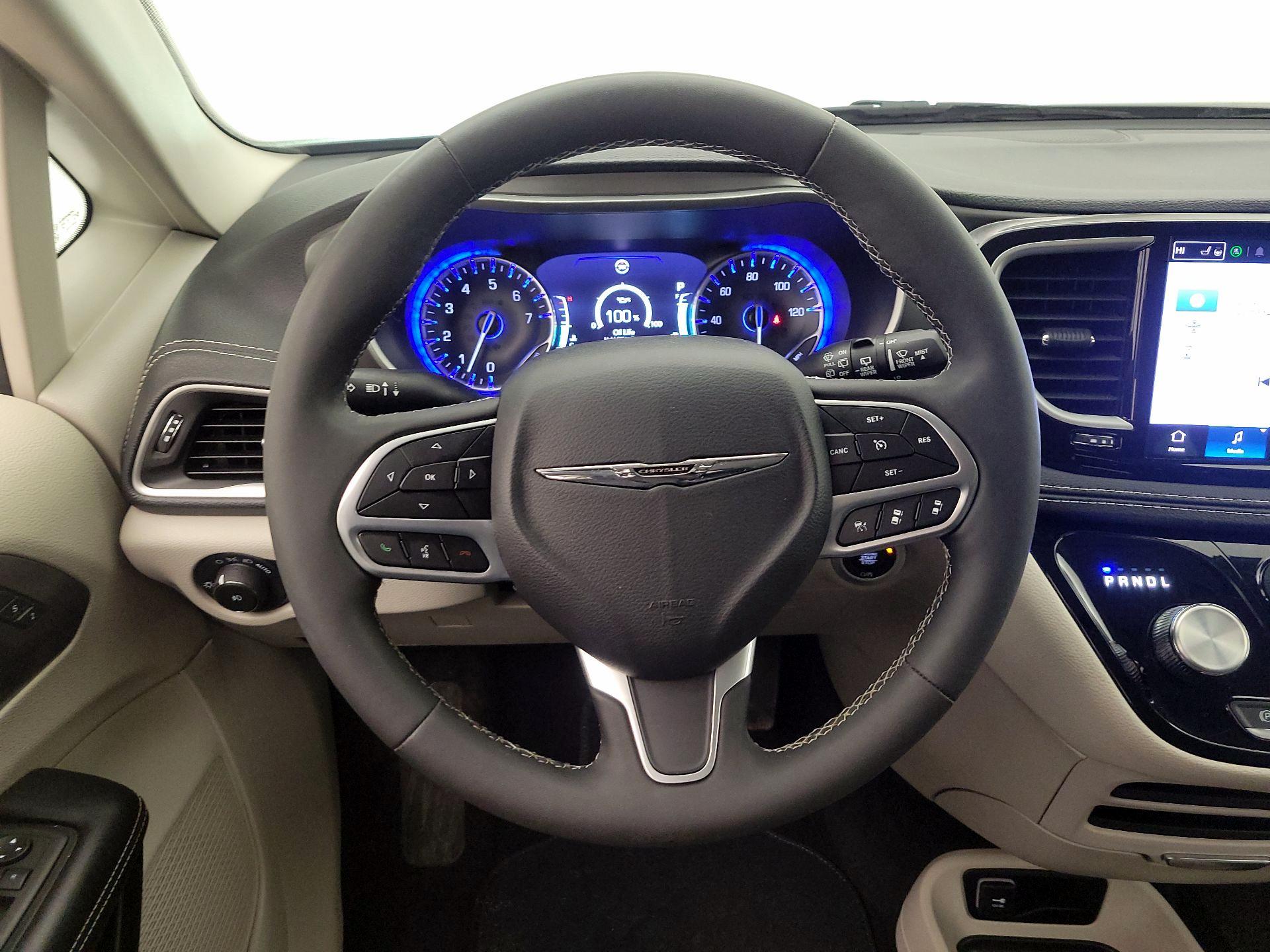 Thumbnail: 2023 Chrysler Pacifica - 10