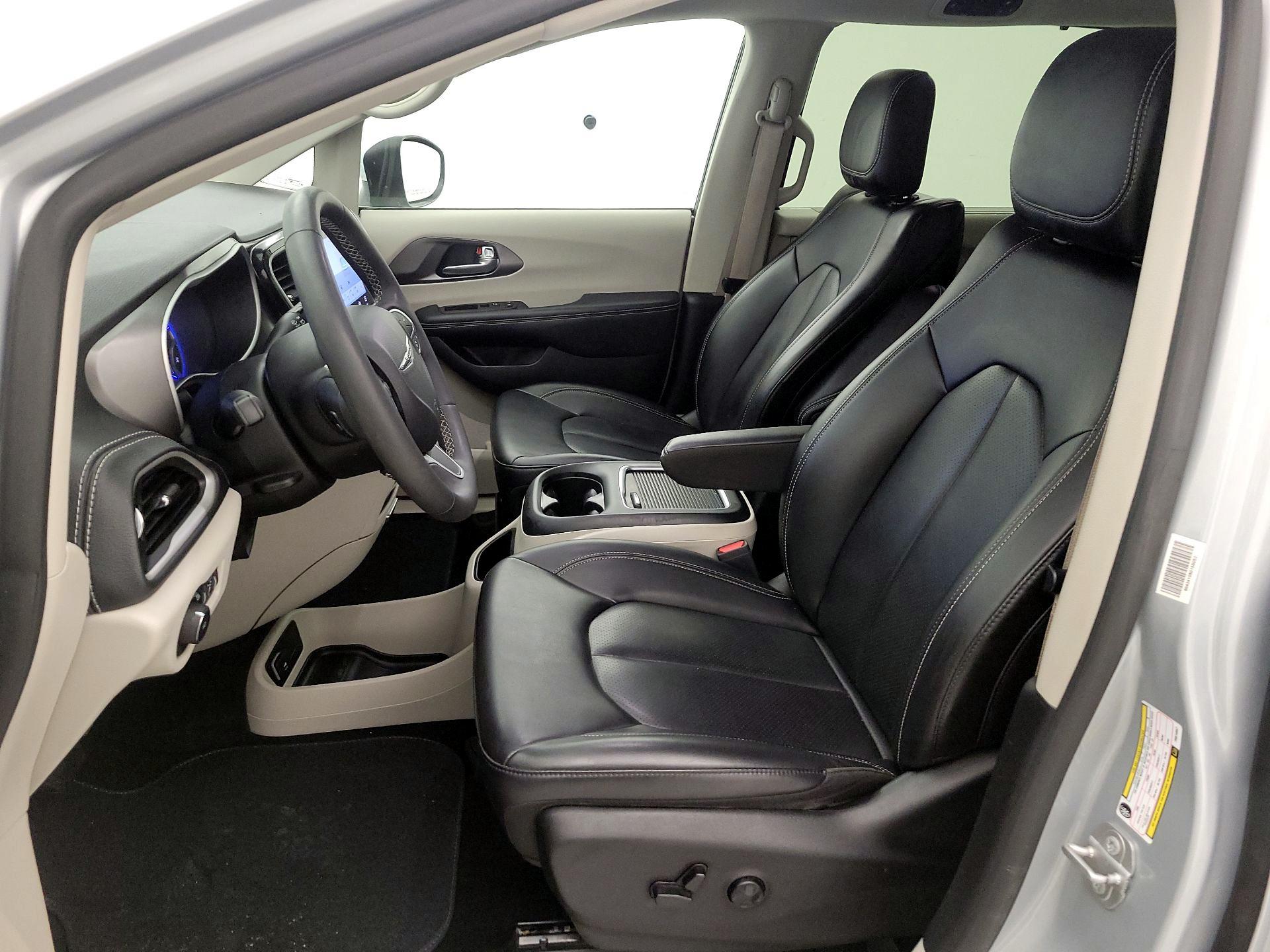 Thumbnail: 2023 Chrysler Pacifica - 11