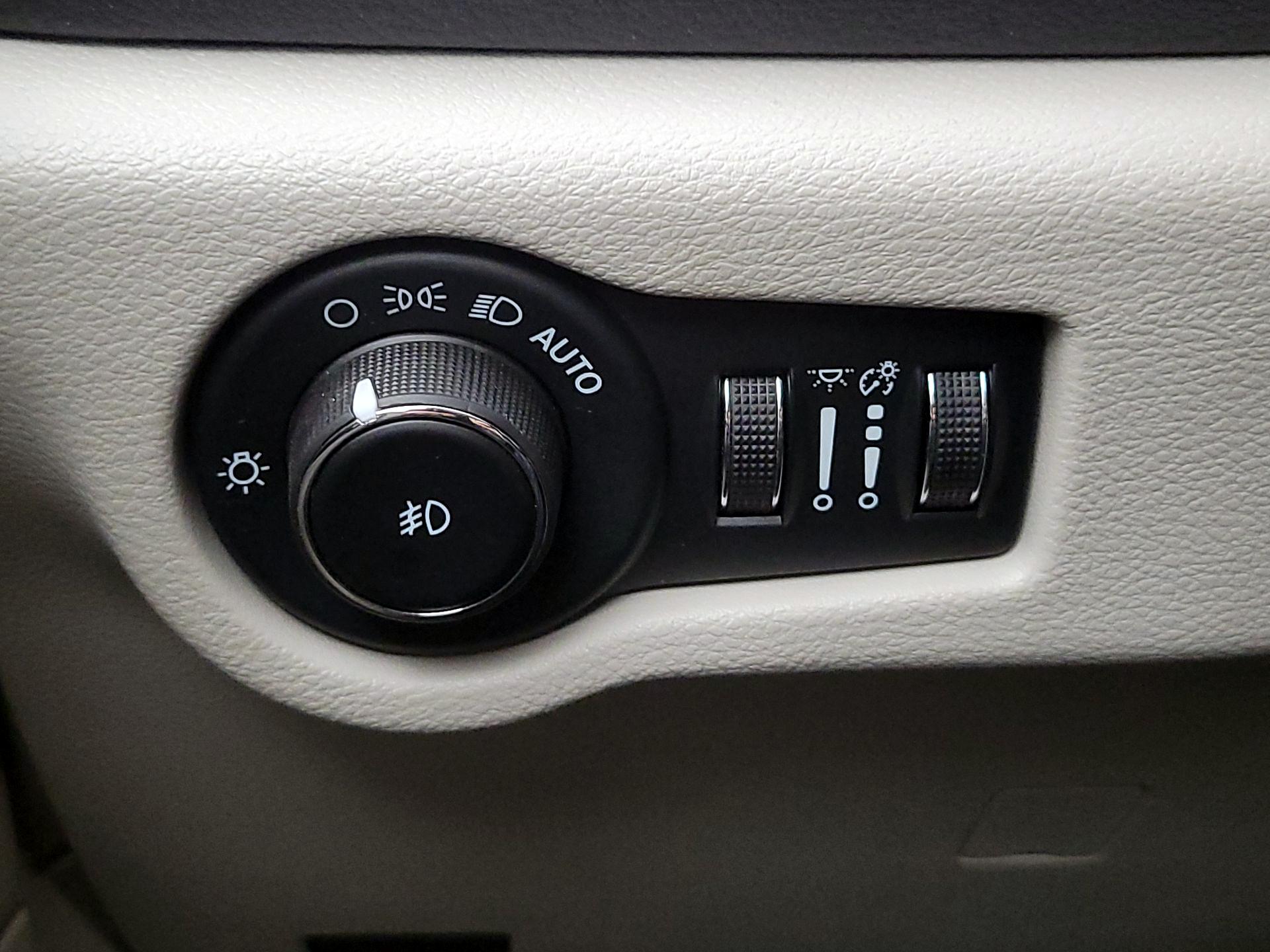 Thumbnail: 2023 Chrysler Pacifica - 13