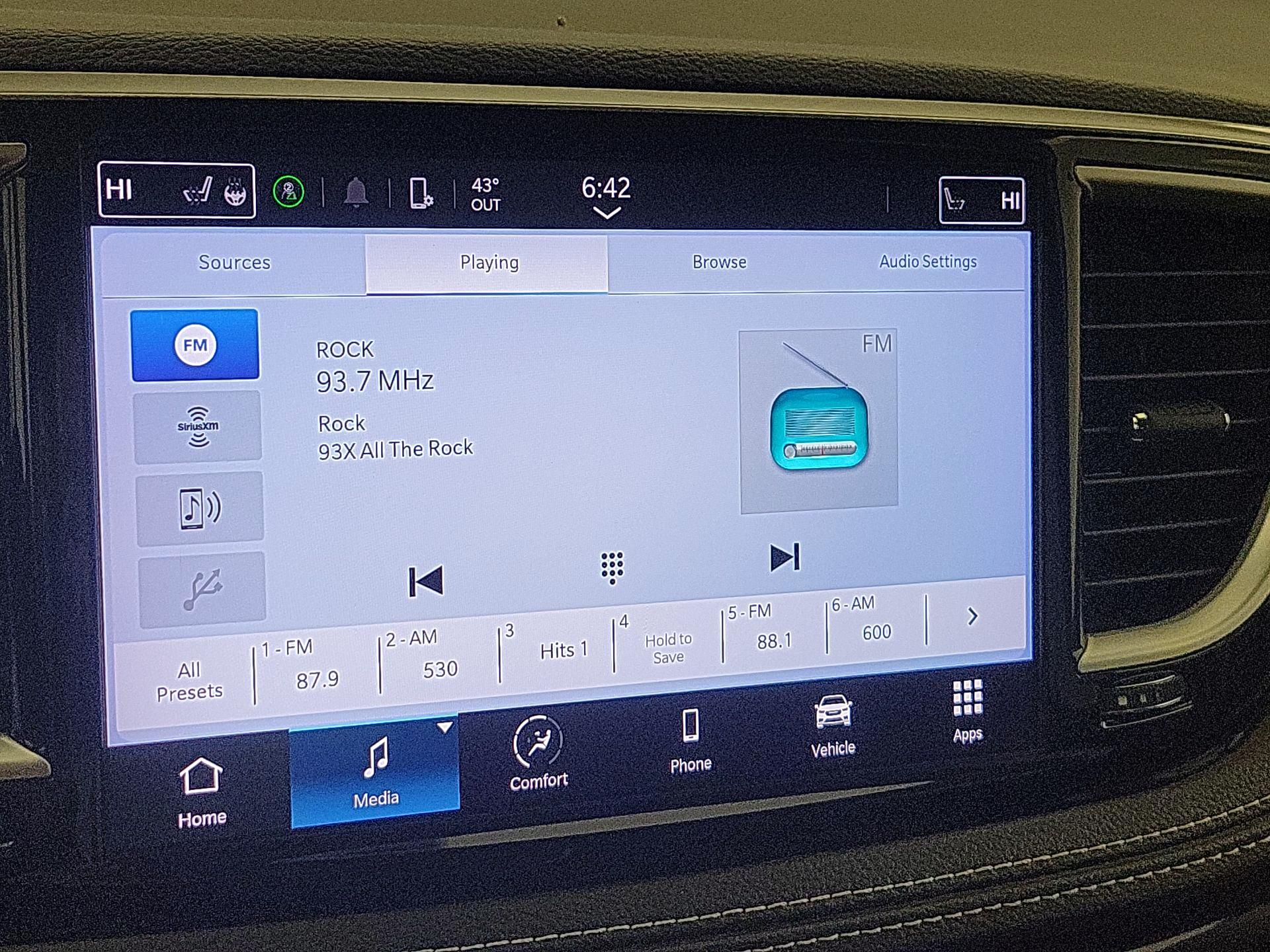 Thumbnail: 2023 Chrysler Pacifica - 15