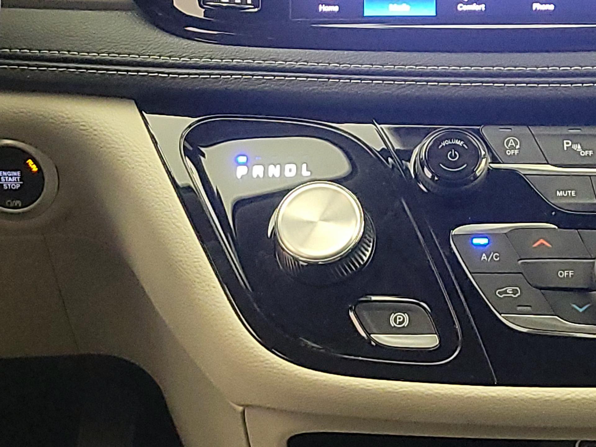 Thumbnail: 2023 Chrysler Pacifica - 17