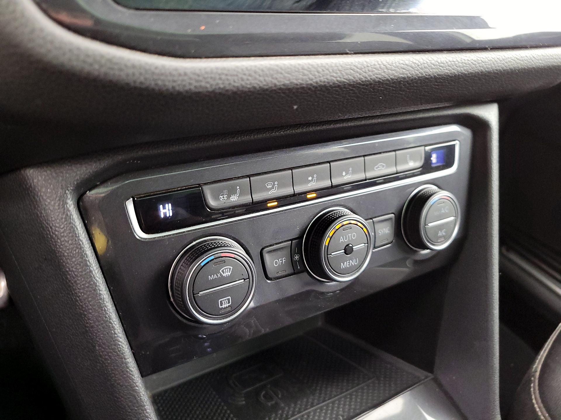 Thumbnail: 2021 Volkswagen Tiguan - 17