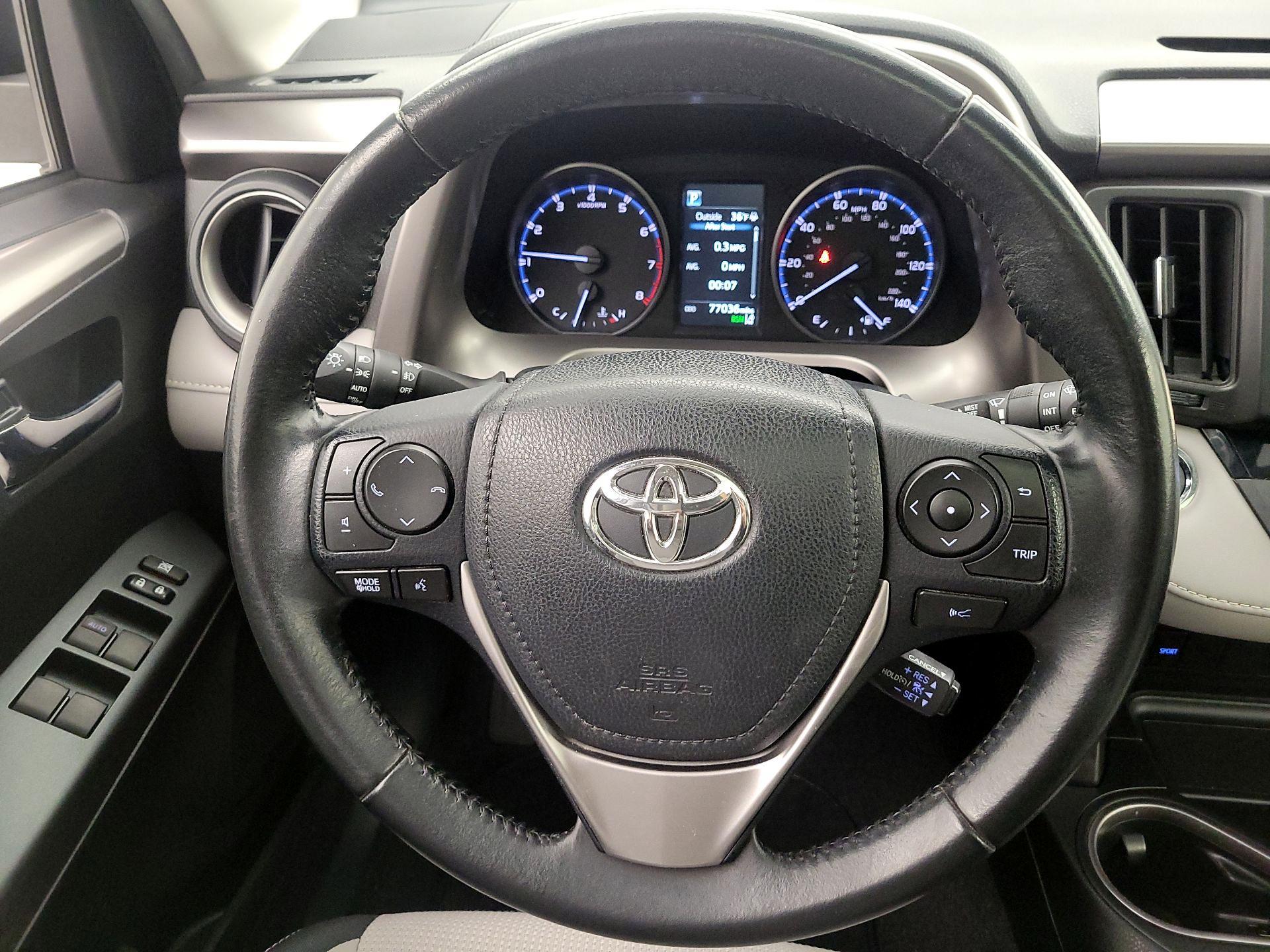 Thumbnail: 2018 Toyota RAV4 - 10