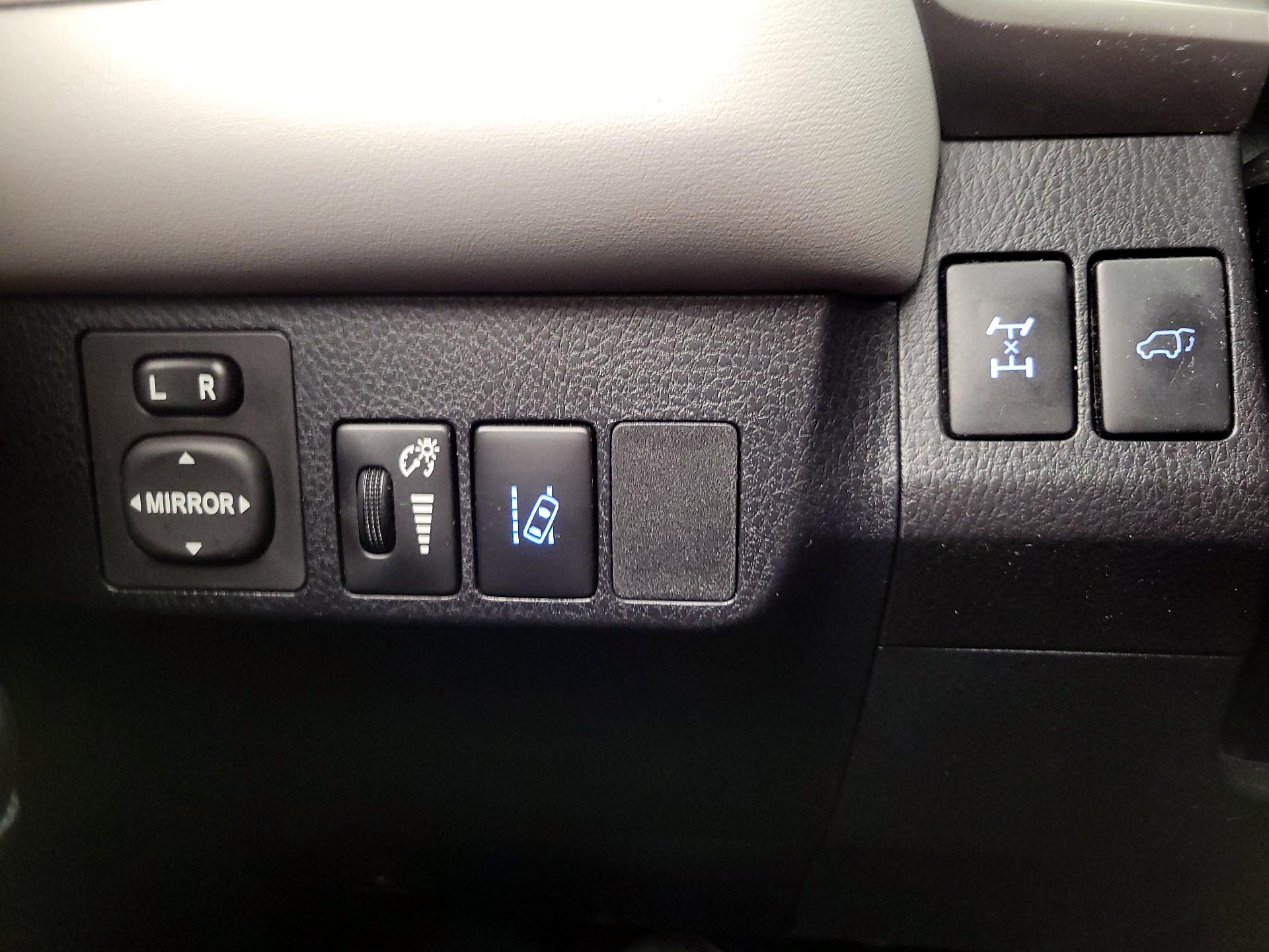 Thumbnail: 2018 Toyota RAV4 - 13