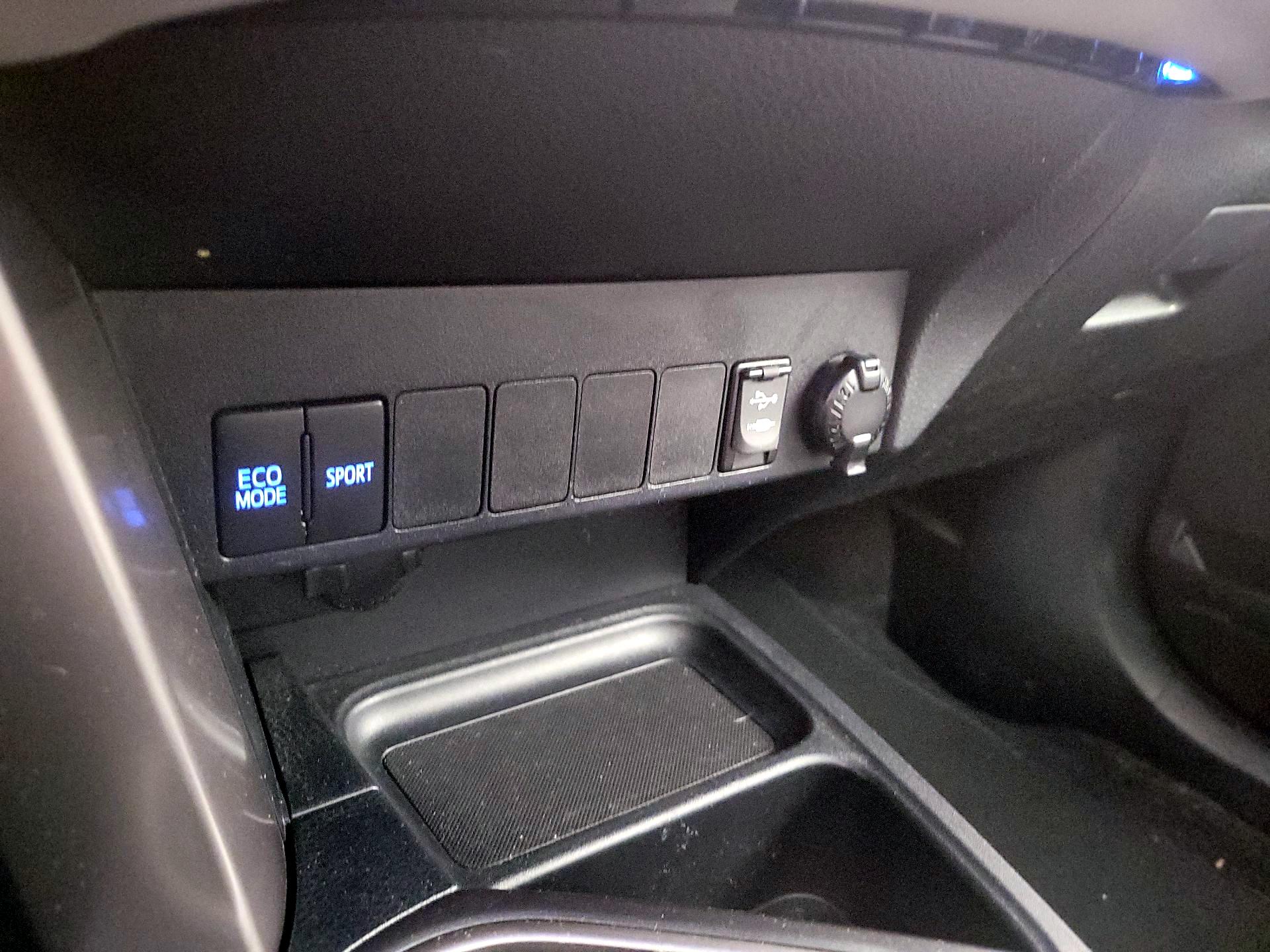 Thumbnail: 2018 Toyota RAV4 - 19