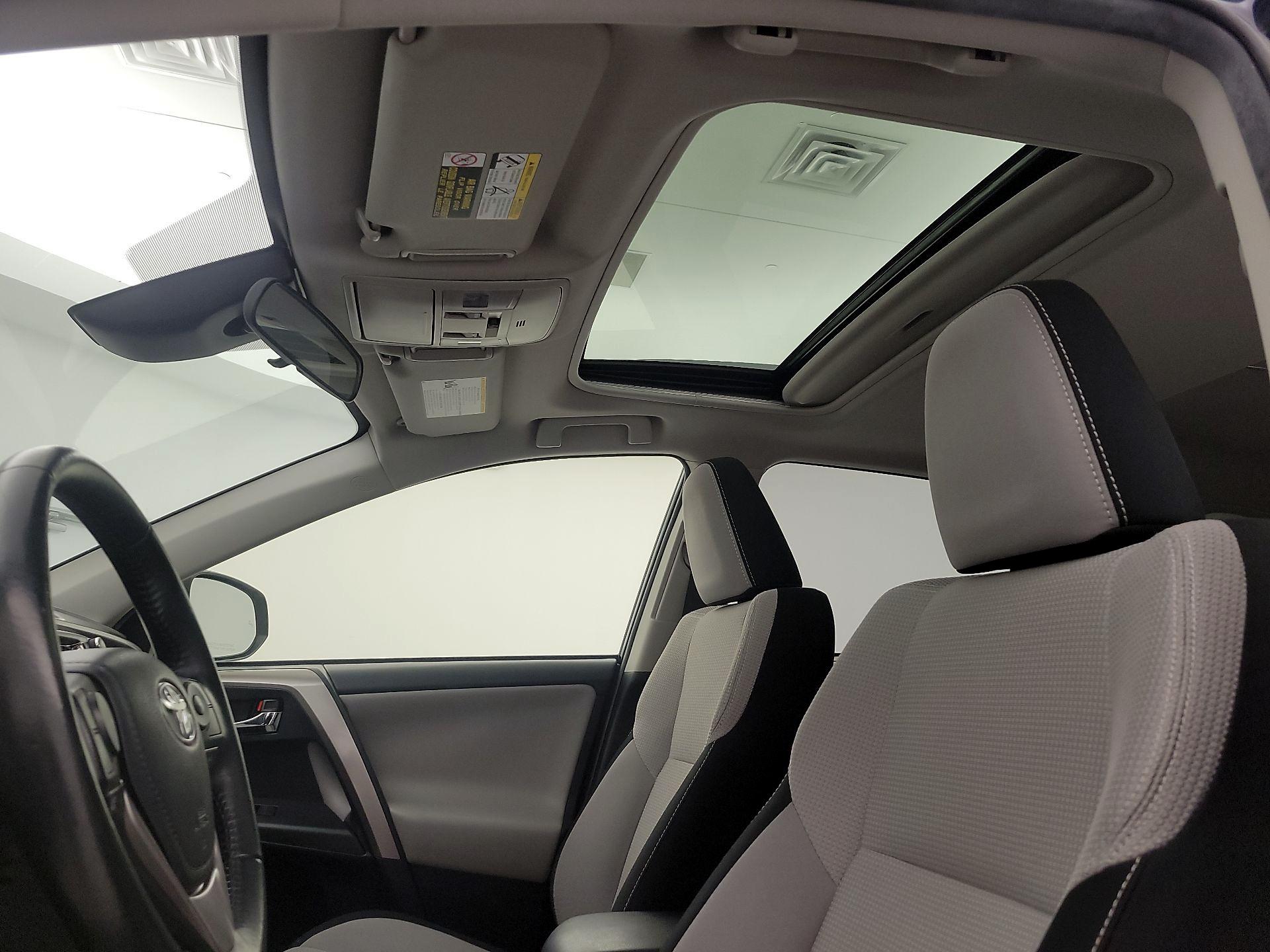 Thumbnail: 2018 Toyota RAV4 - 20