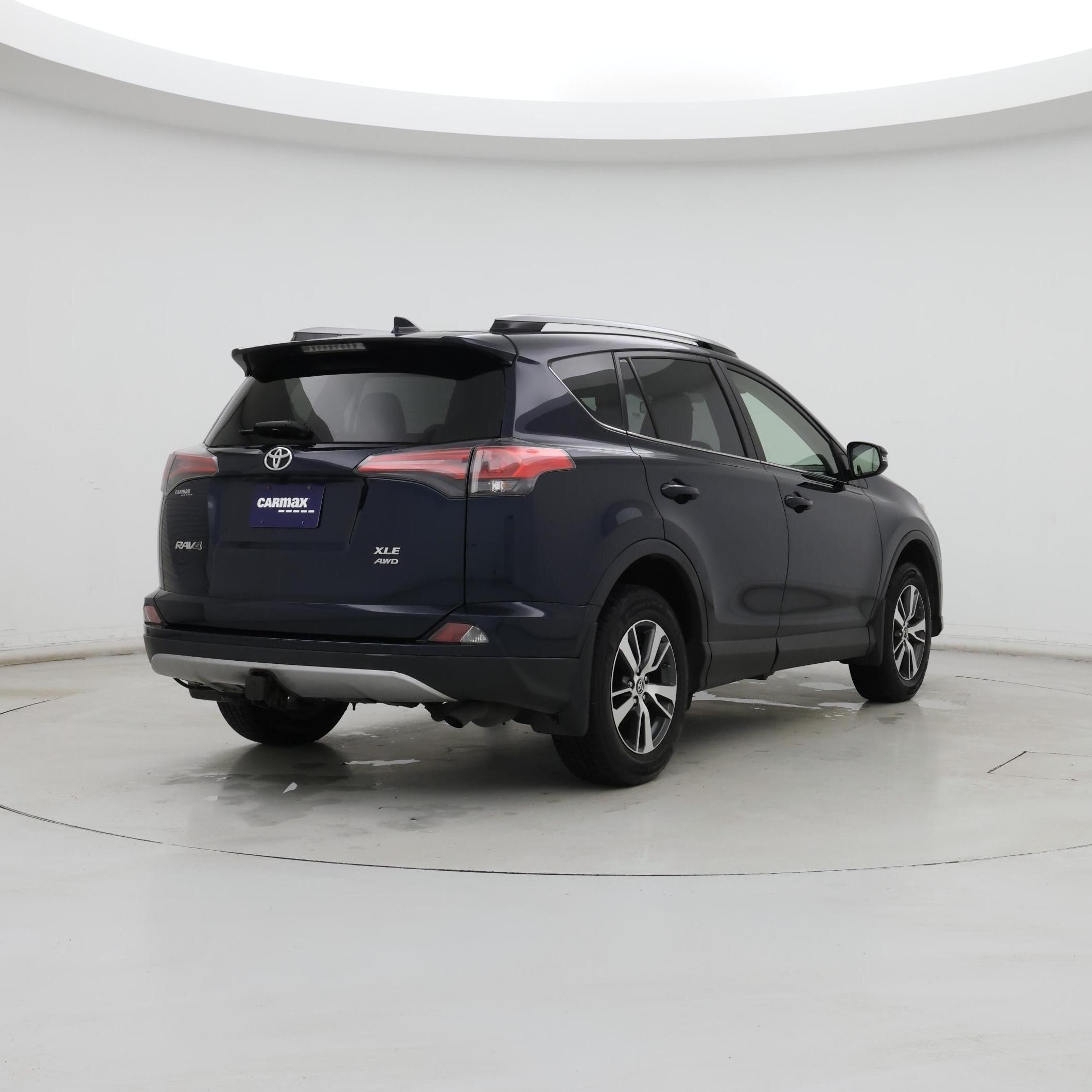 Thumbnail: 2018 Toyota RAV4 - 8