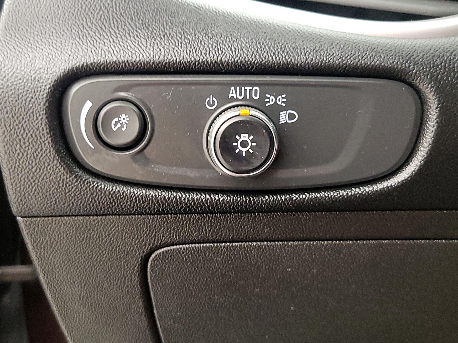 Thumbnail: 2021 Chevrolet Malibu - 13