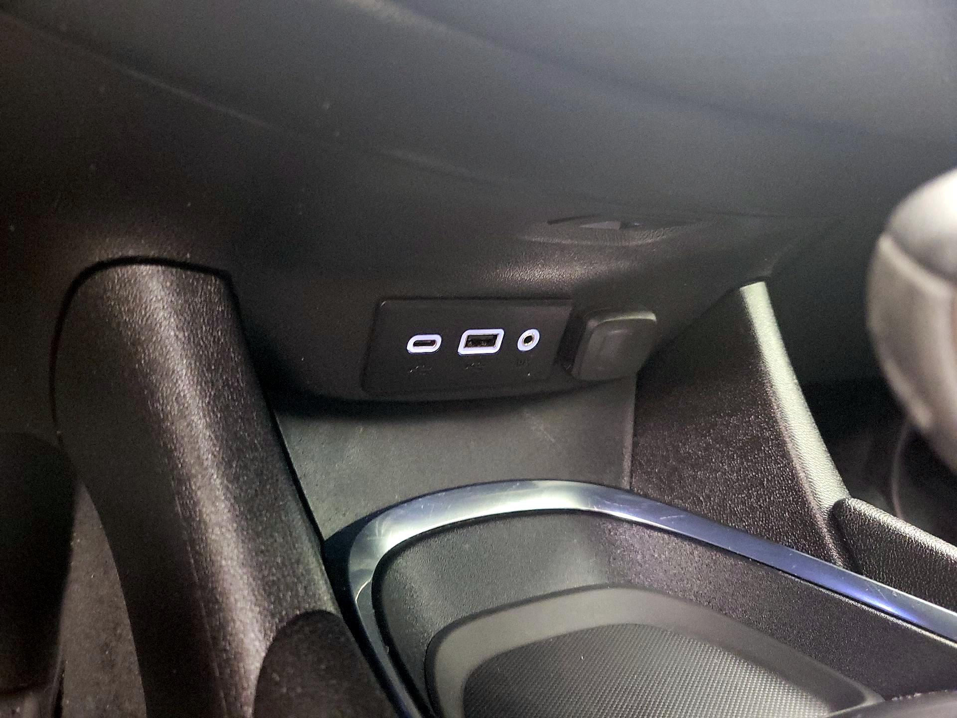 Thumbnail: 2021 Chevrolet Malibu - 18