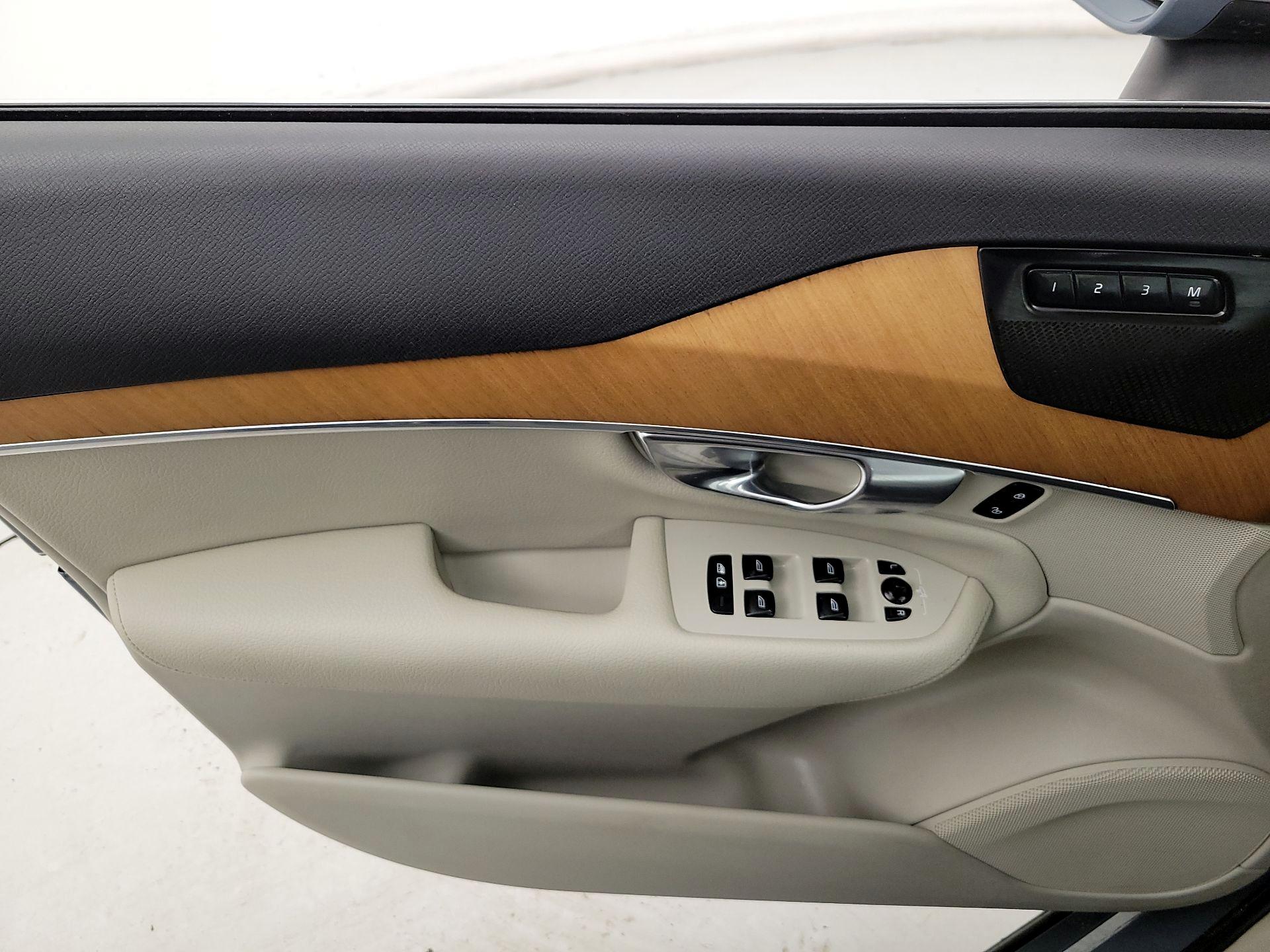 Thumbnail: 2022 Volvo XC90 - 12