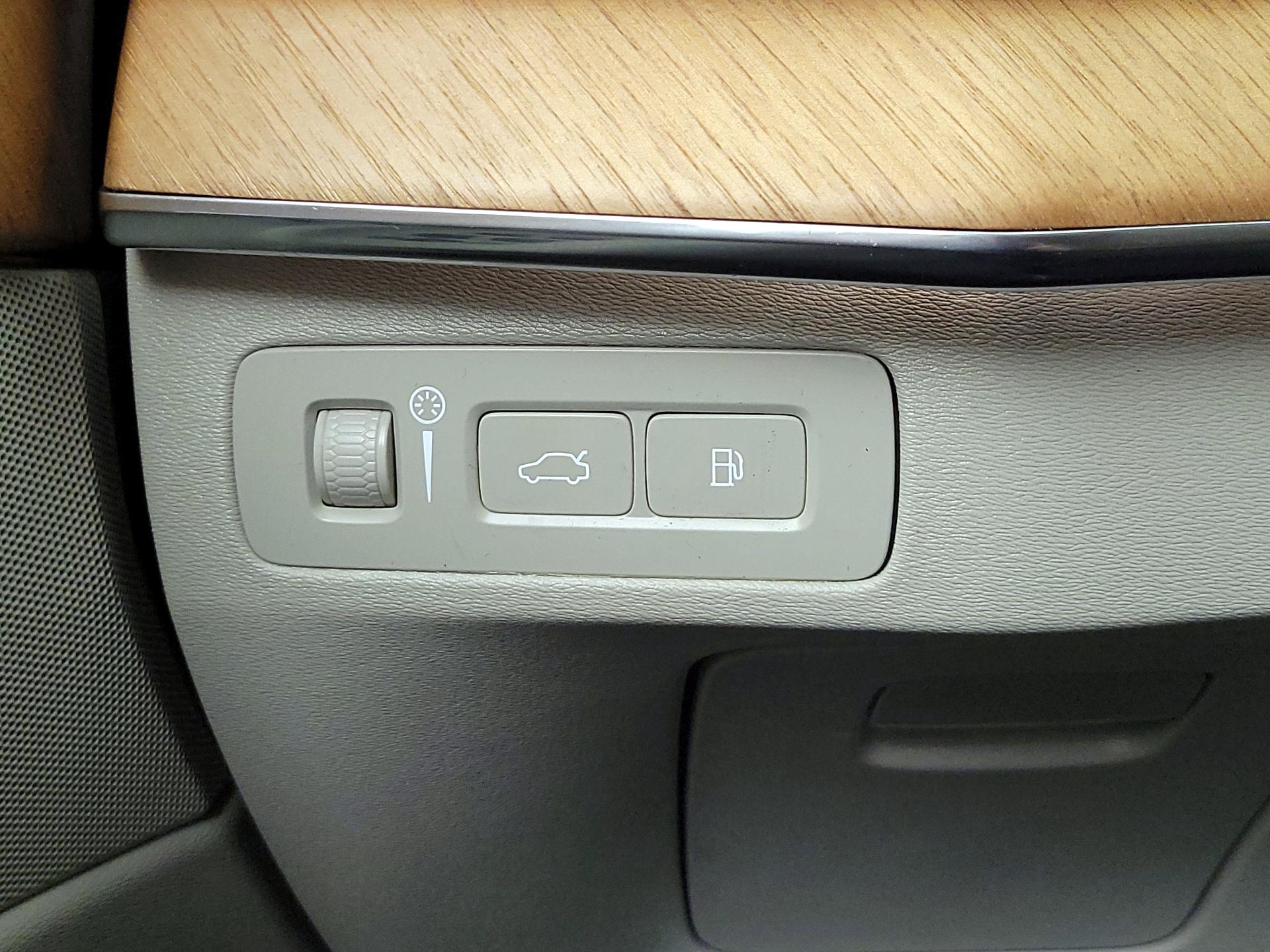 Thumbnail: 2022 Volvo XC90 - 13