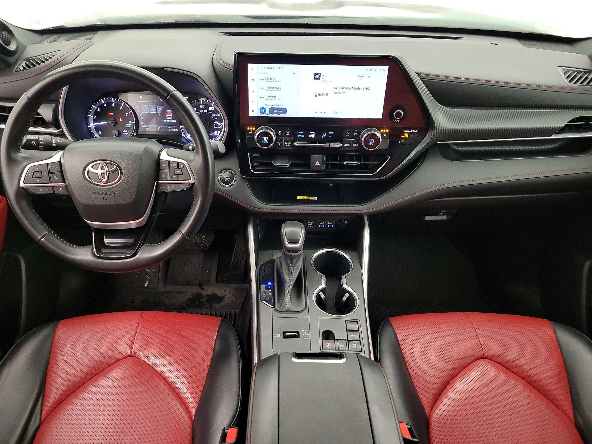 Thumbnail: 2023 Toyota Highlander - 9