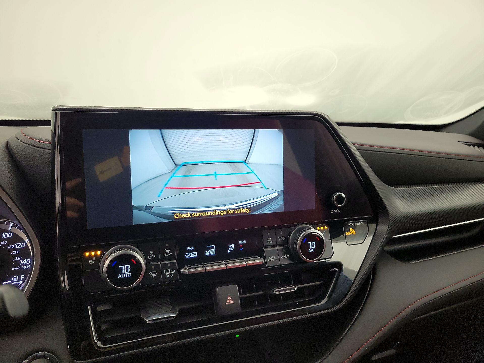 Thumbnail: 2023 Toyota Highlander - 15