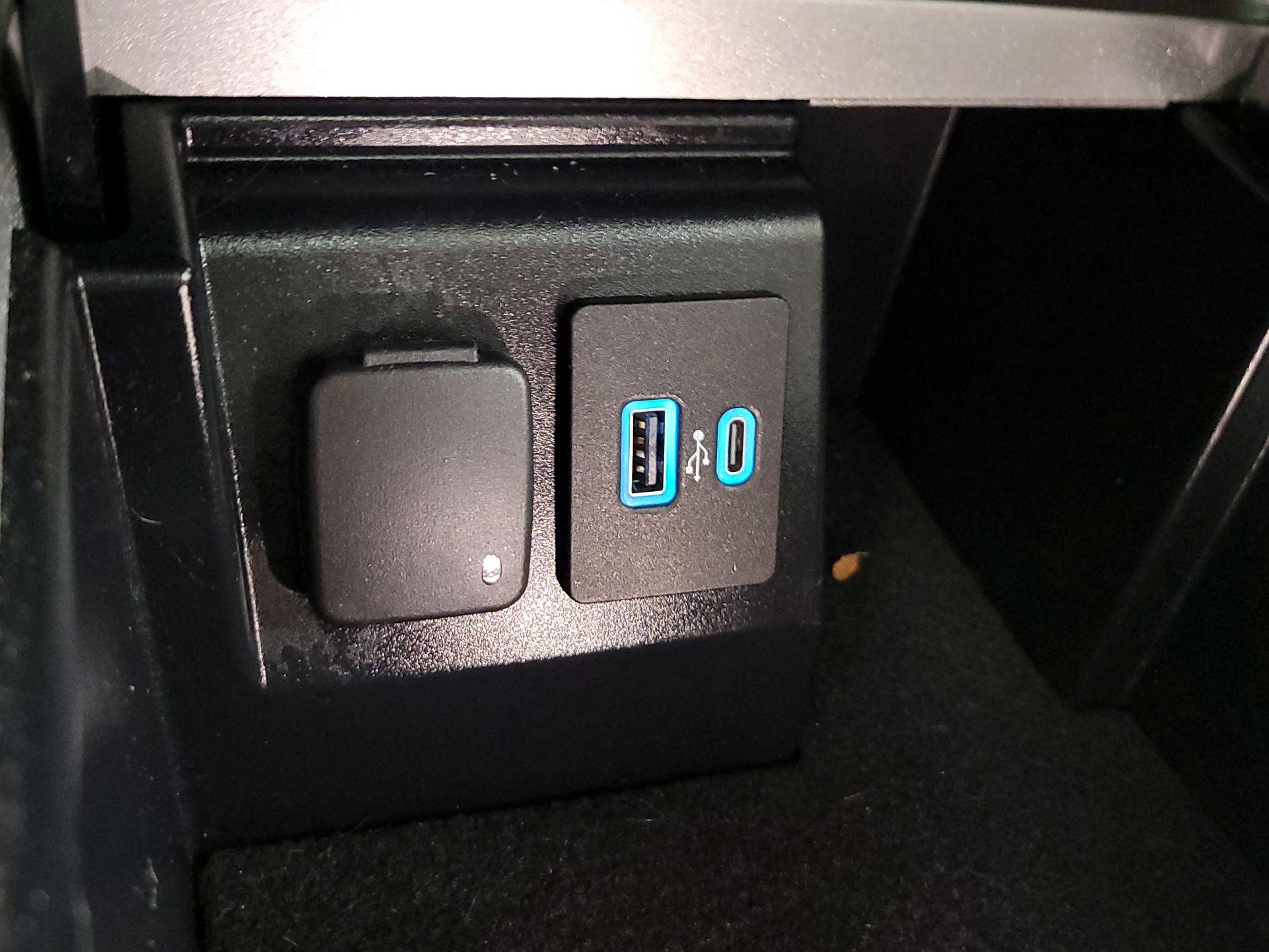 Thumbnail: 2022 Ford Explorer - 19