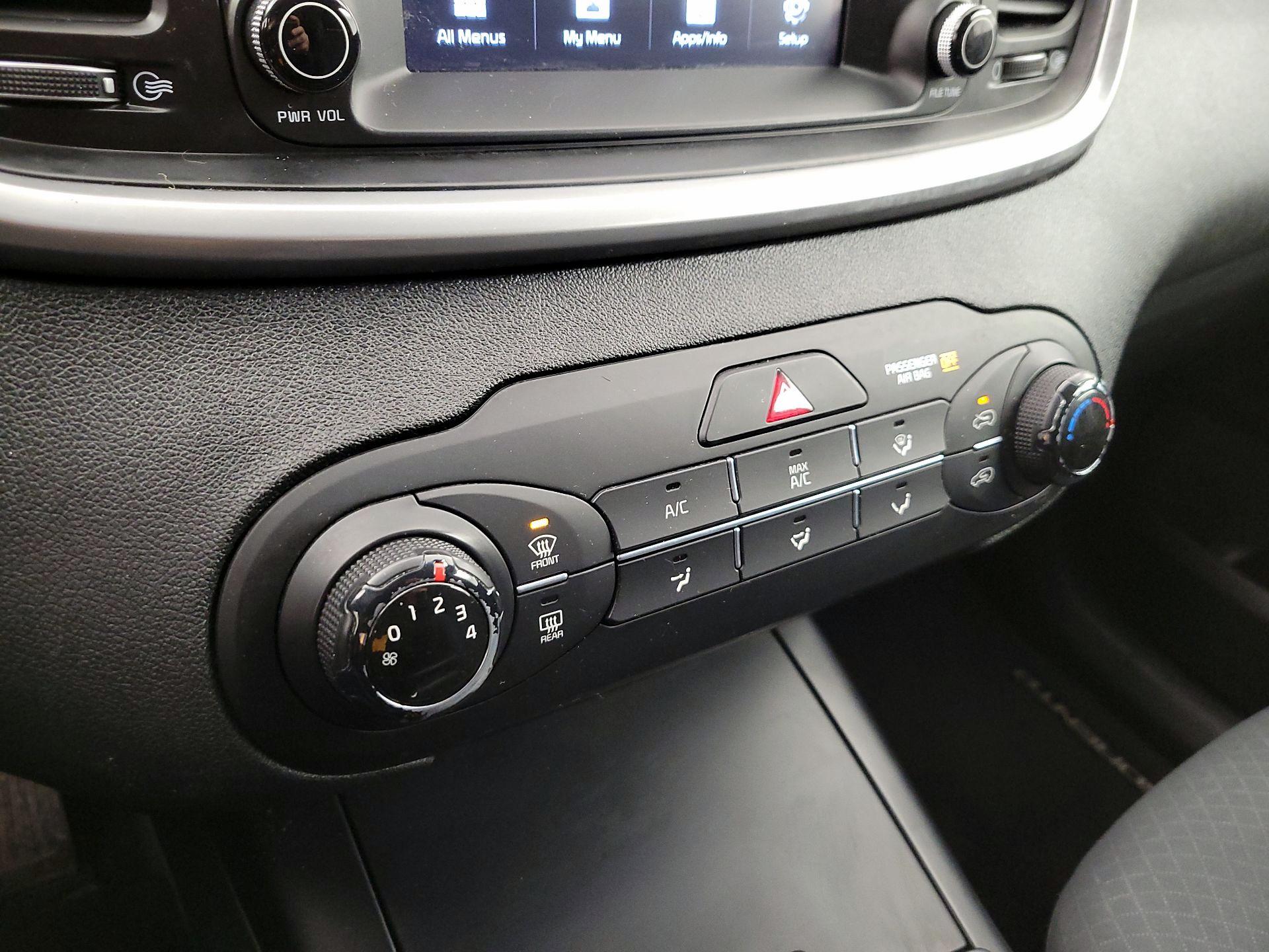 Thumbnail: 2020 Kia Sorento - 16