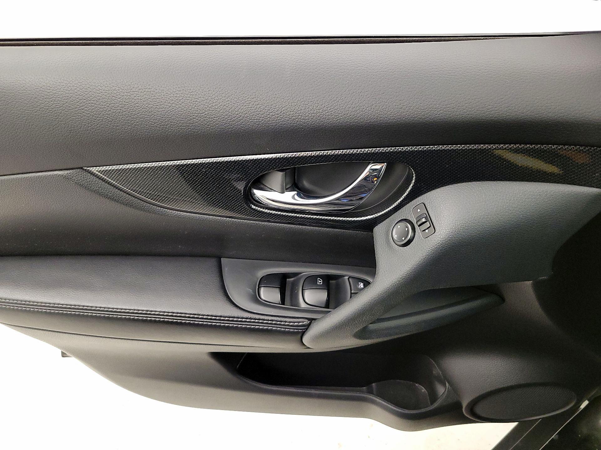 Thumbnail: 2015 Nissan Rogue - 12