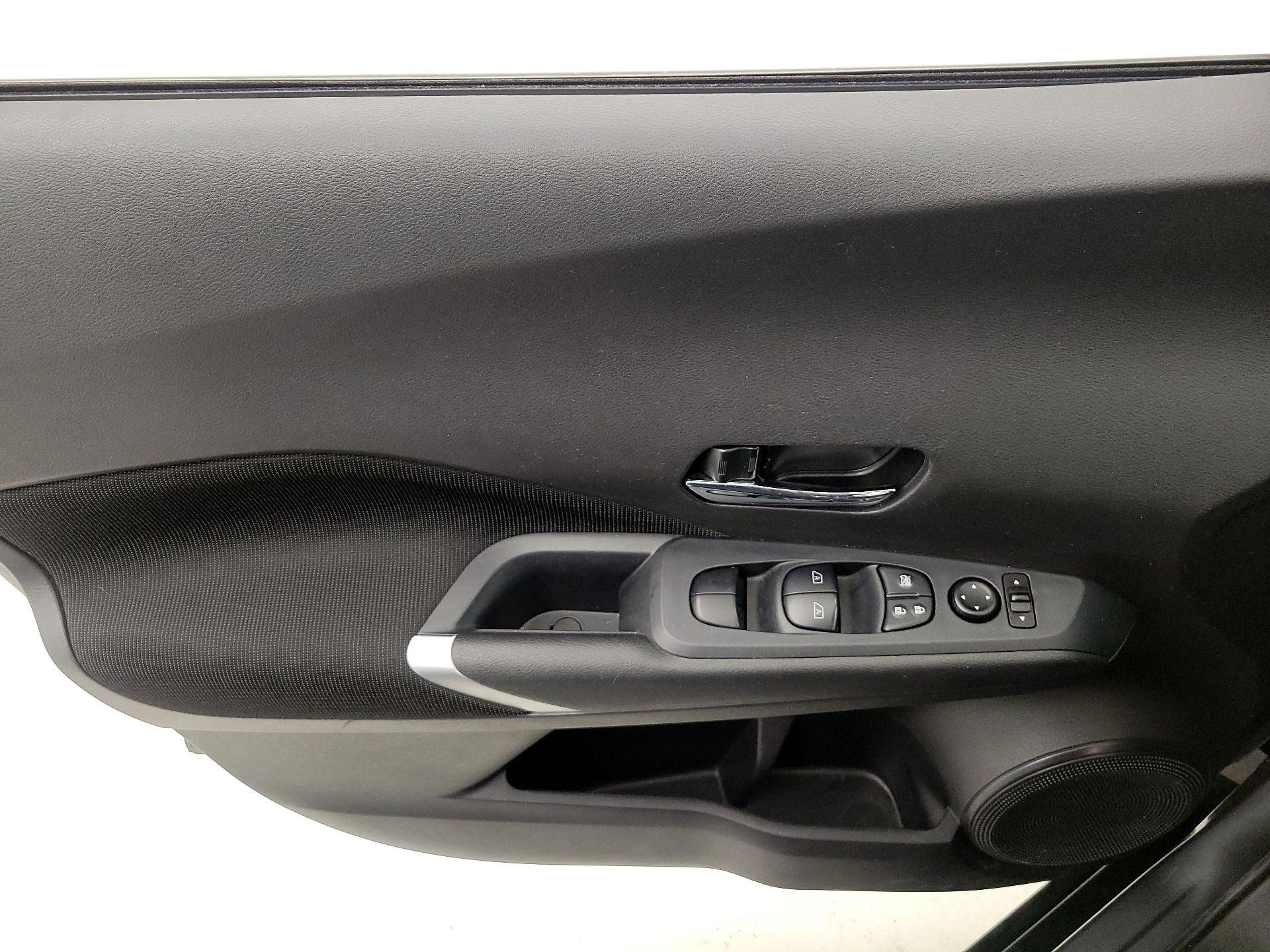 Thumbnail: 2021 Nissan Kicks - 12