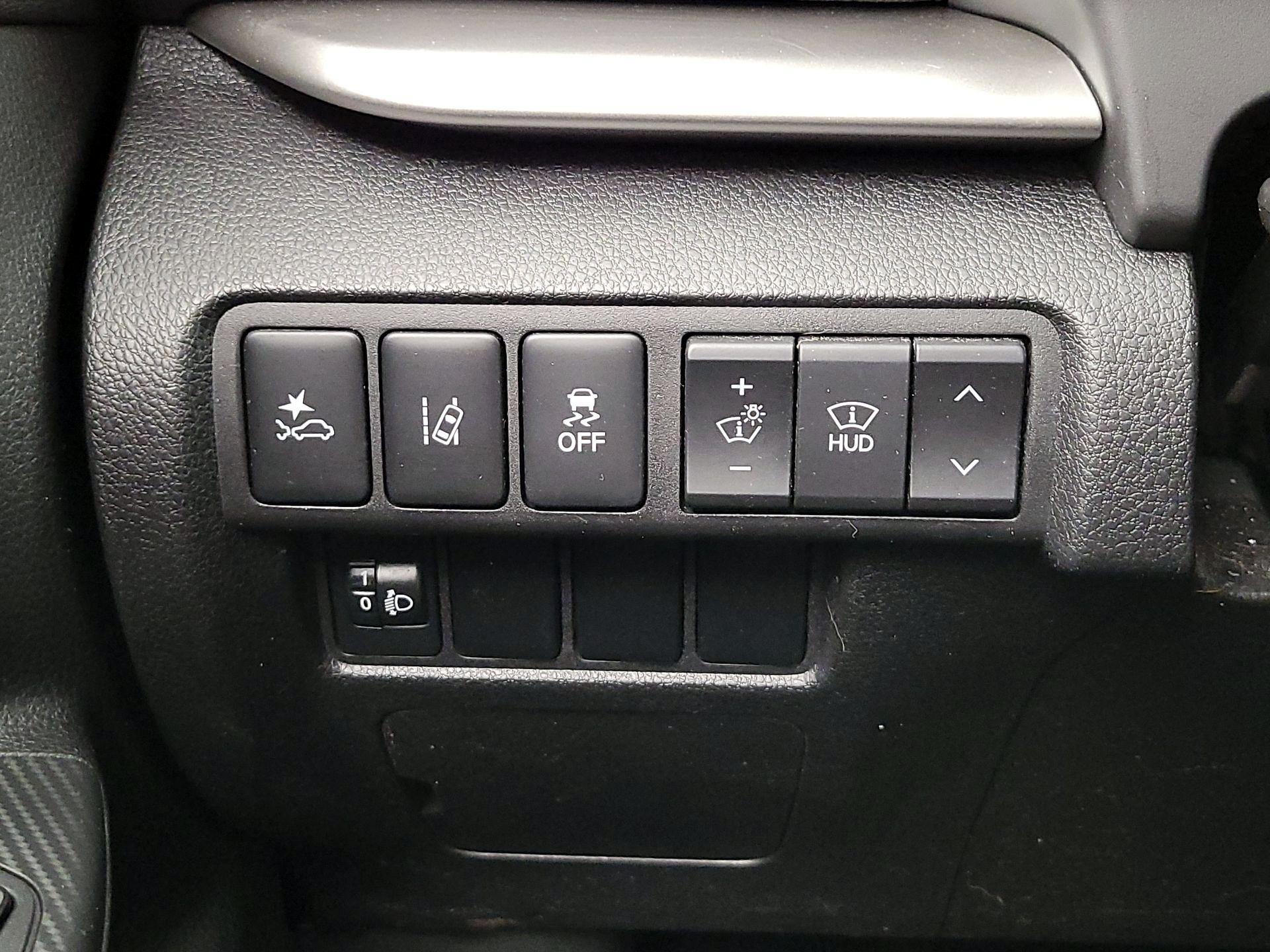 Thumbnail: 2018 Mitsubishi Eclipse Cross - 13