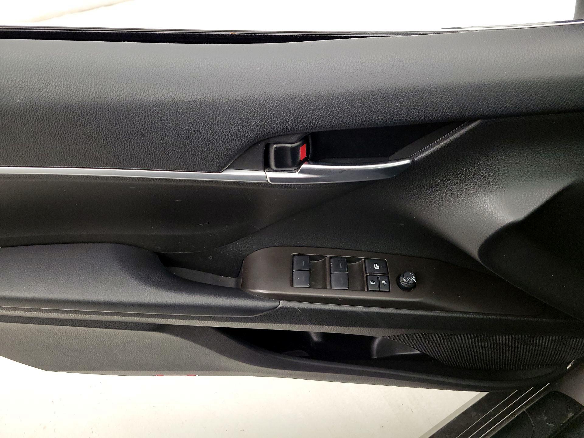 Thumbnail: 2022 Toyota Camry - 12