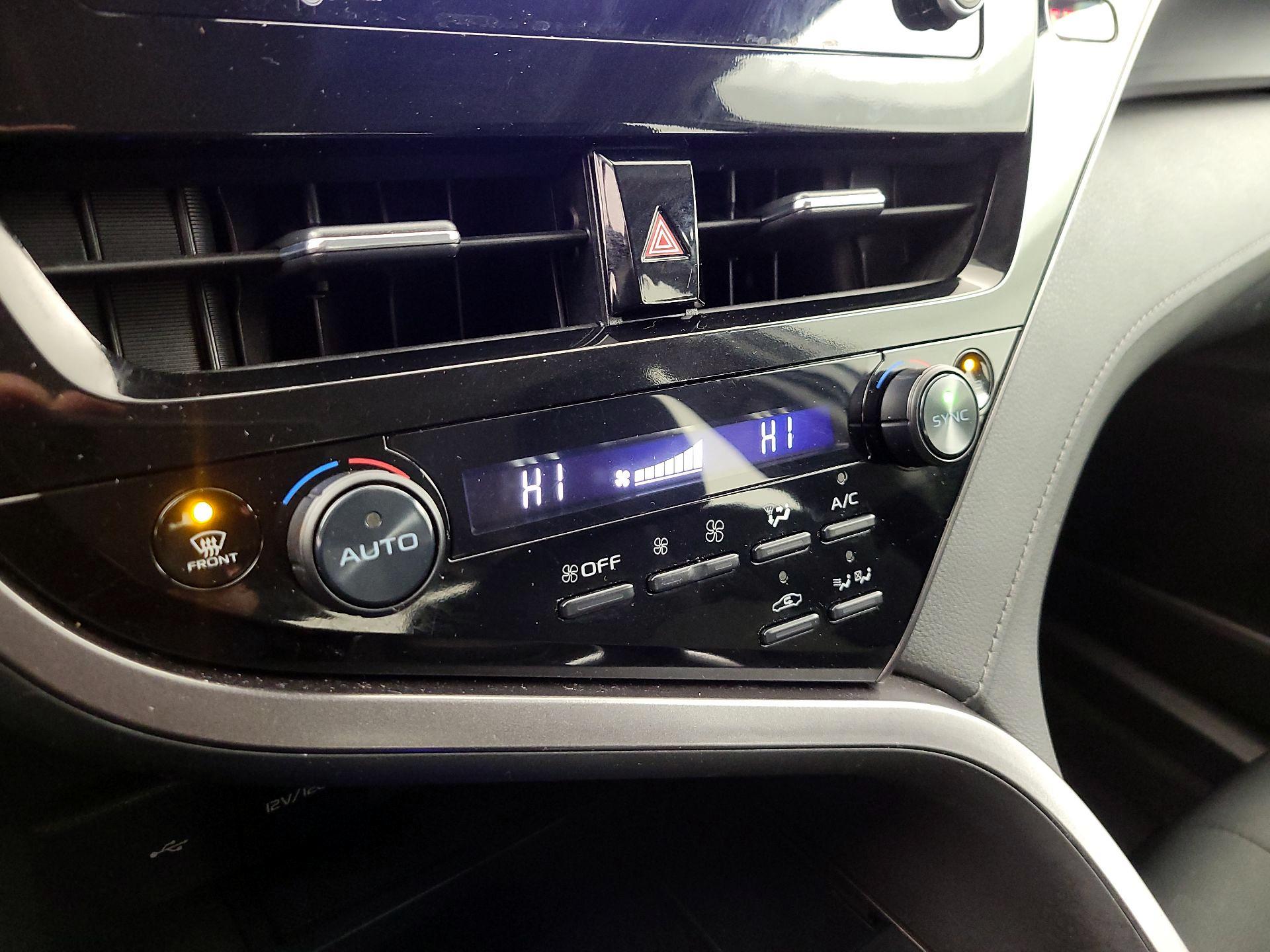 Thumbnail: 2022 Toyota Camry - 17