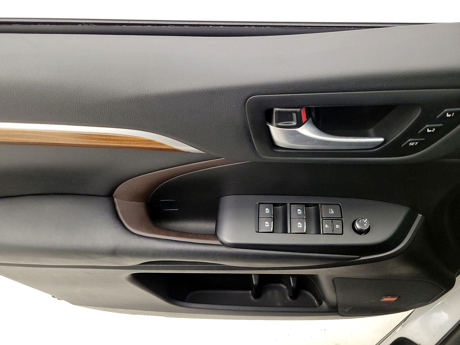 Thumbnail: 2018 Toyota Highlander - 12