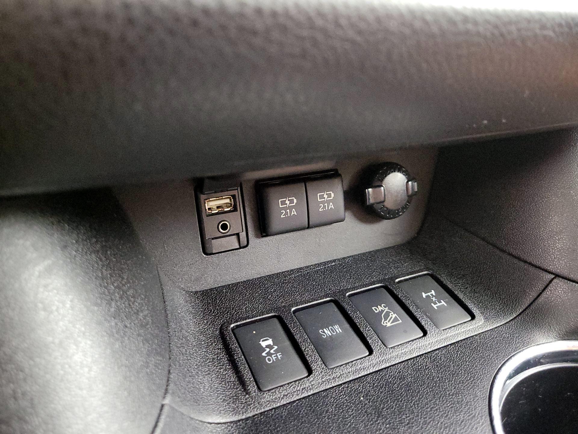 Thumbnail: 2018 Toyota Highlander - 18