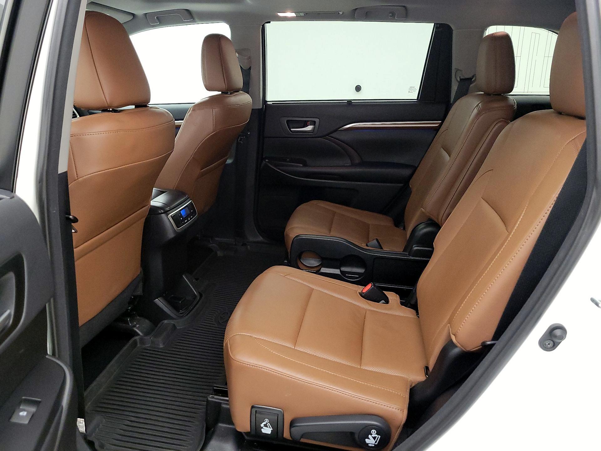 Thumbnail: 2018 Toyota Highlander - 20