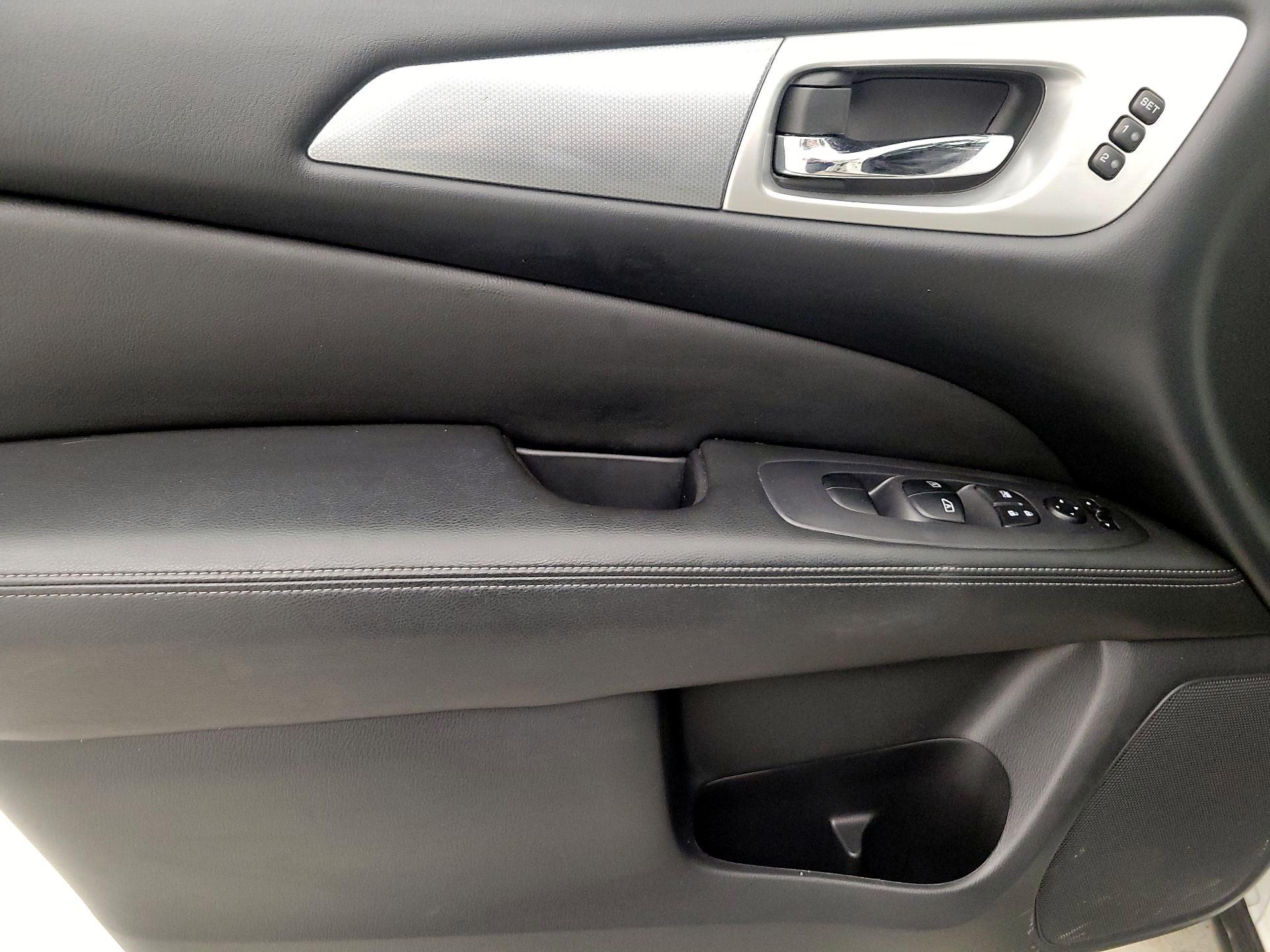 Thumbnail: 2017 Nissan Pathfinder - 12