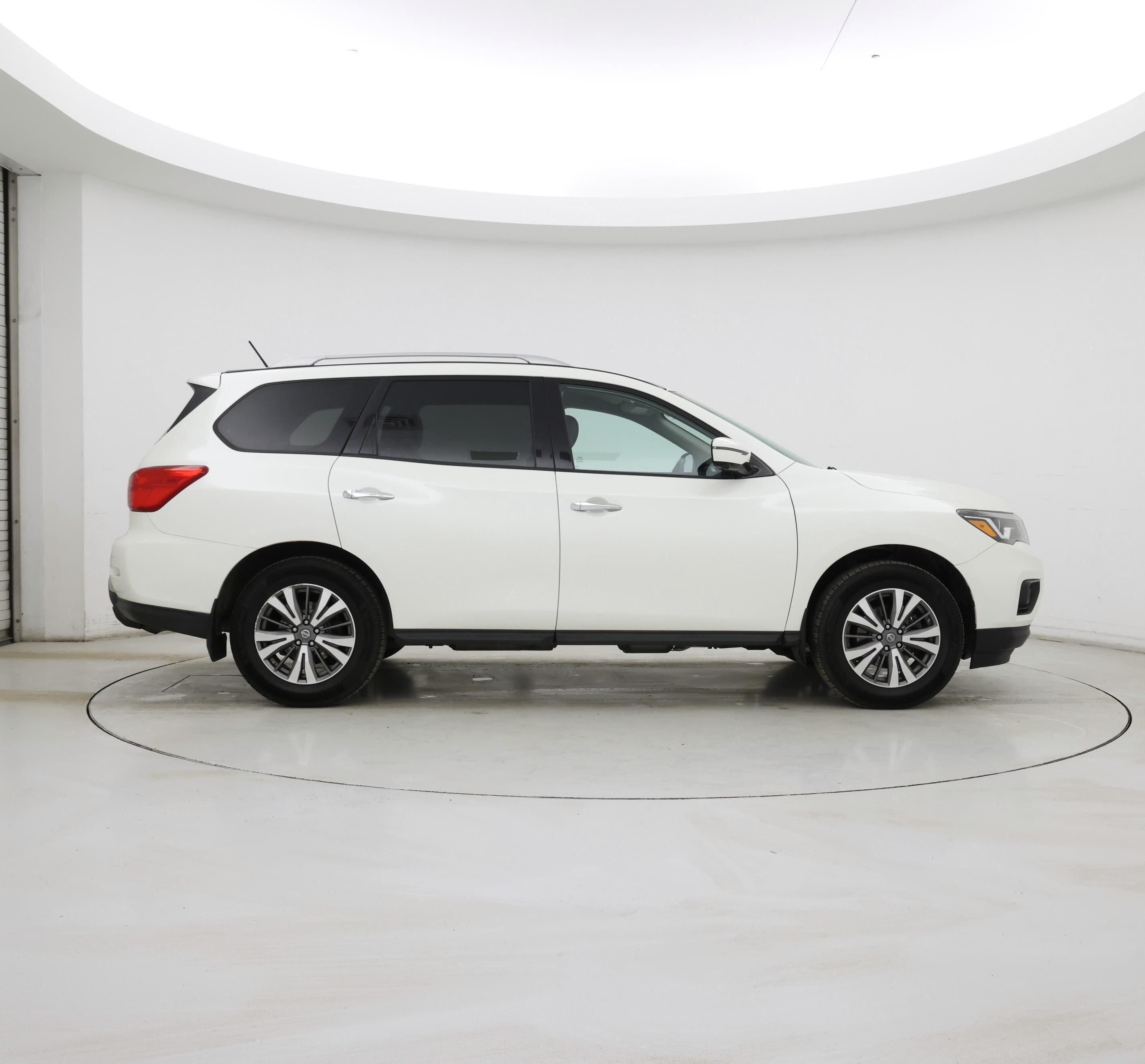 Thumbnail: 2017 Nissan Pathfinder - 7