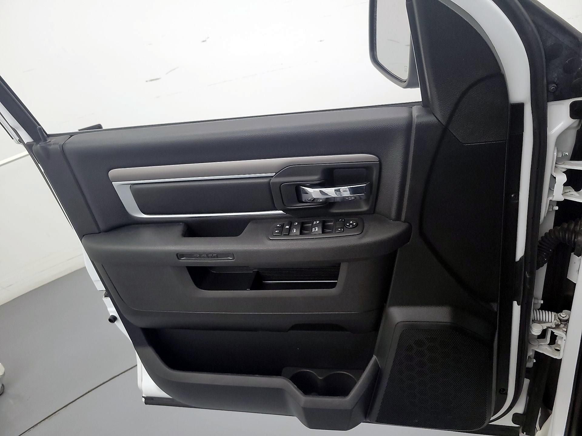 Thumbnail: 2022 RAM 1500 Classic - 12