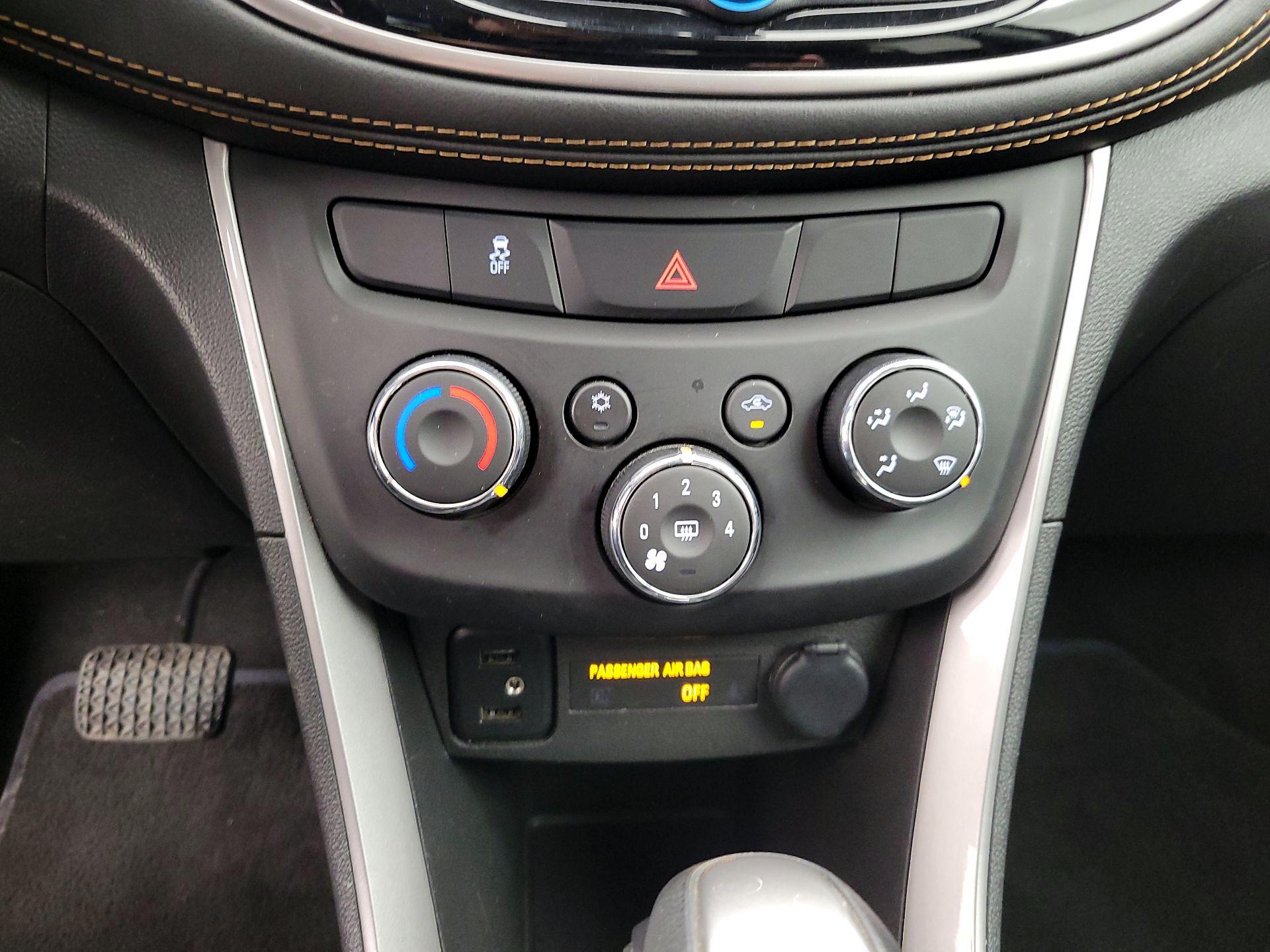 Thumbnail: 2022 Chevrolet Trax - 16