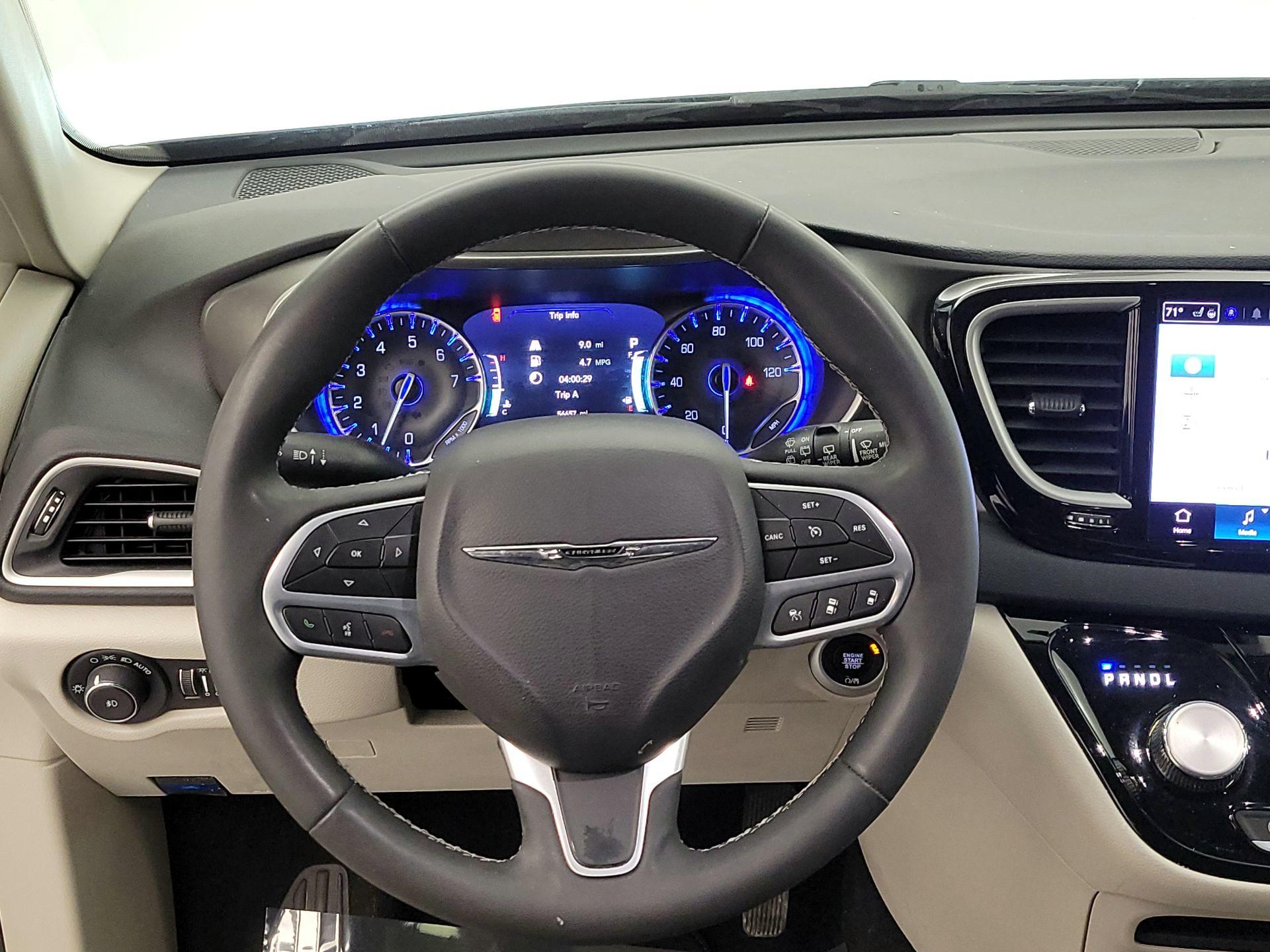 Thumbnail: 2023 Chrysler Pacifica - 10