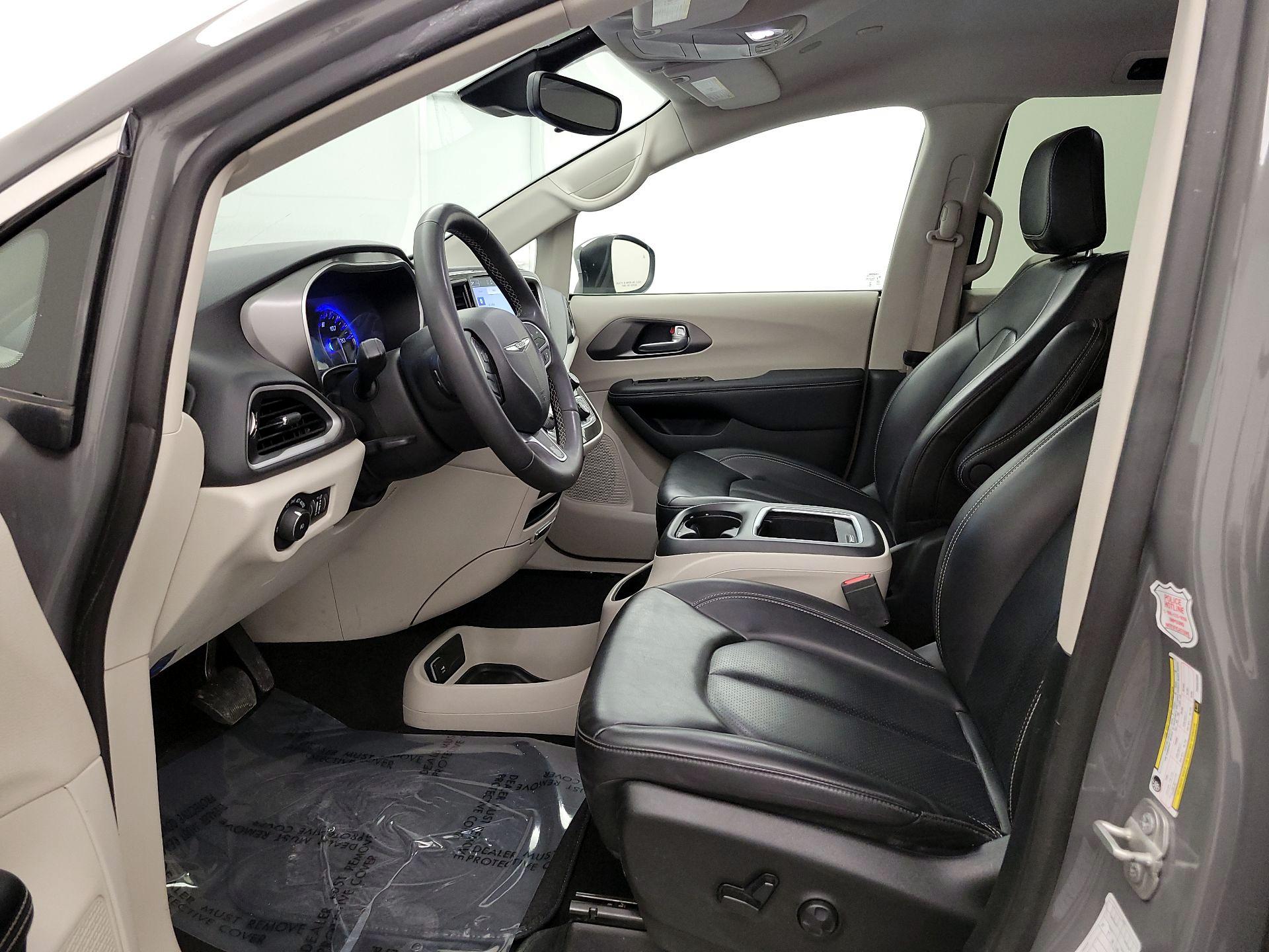 Thumbnail: 2023 Chrysler Pacifica - 11