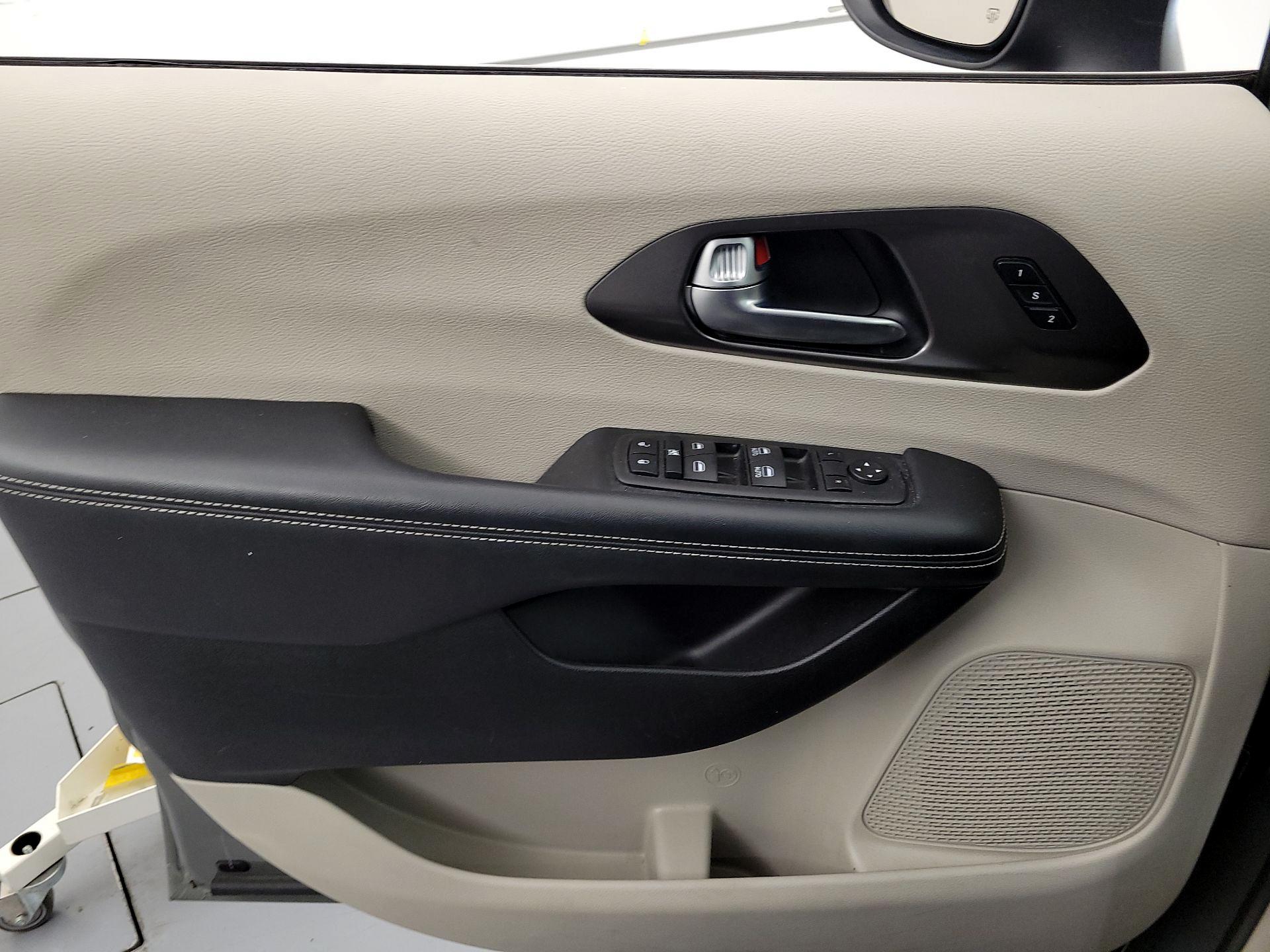 Thumbnail: 2023 Chrysler Pacifica - 12