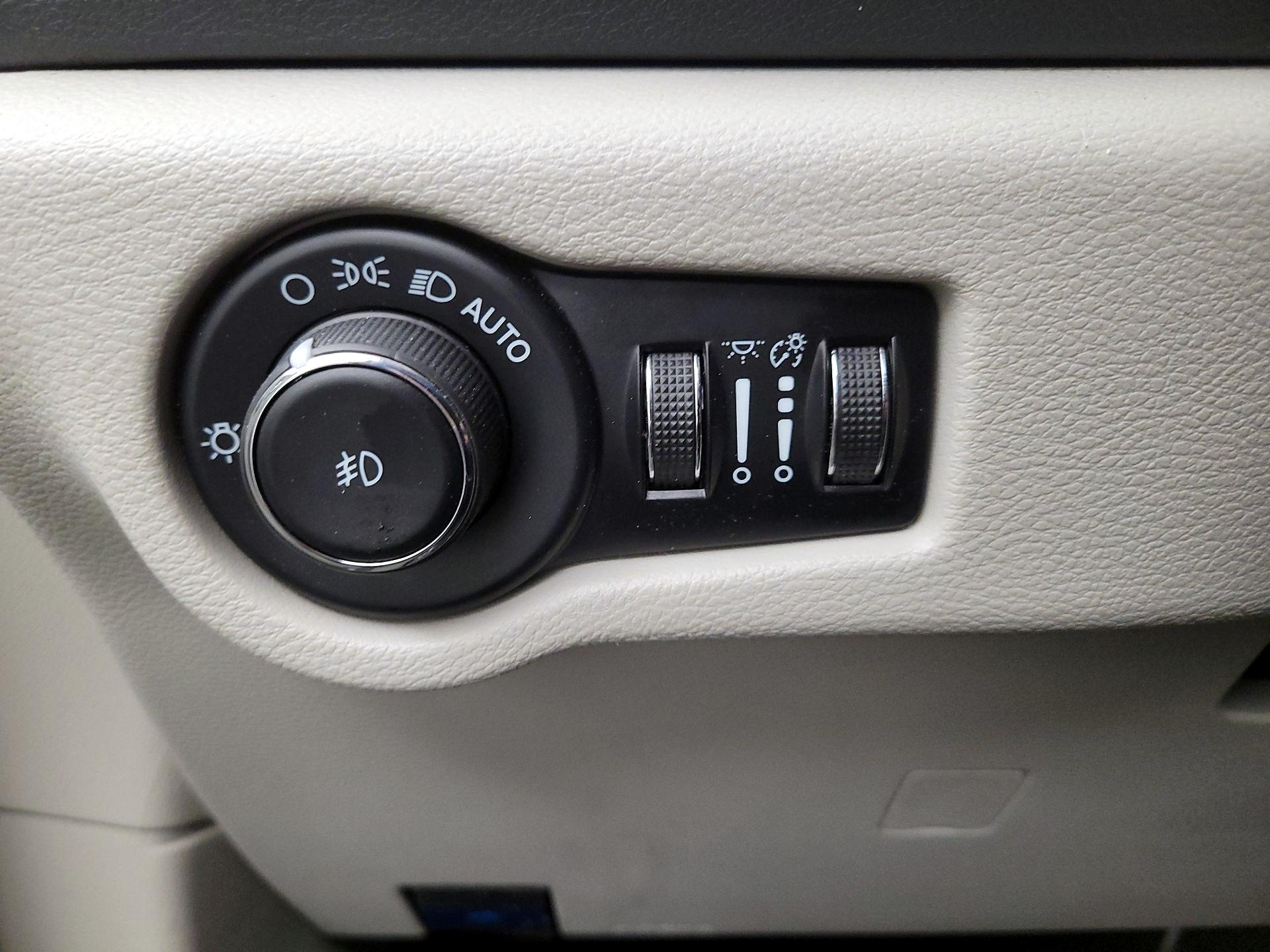 Thumbnail: 2023 Chrysler Pacifica - 13