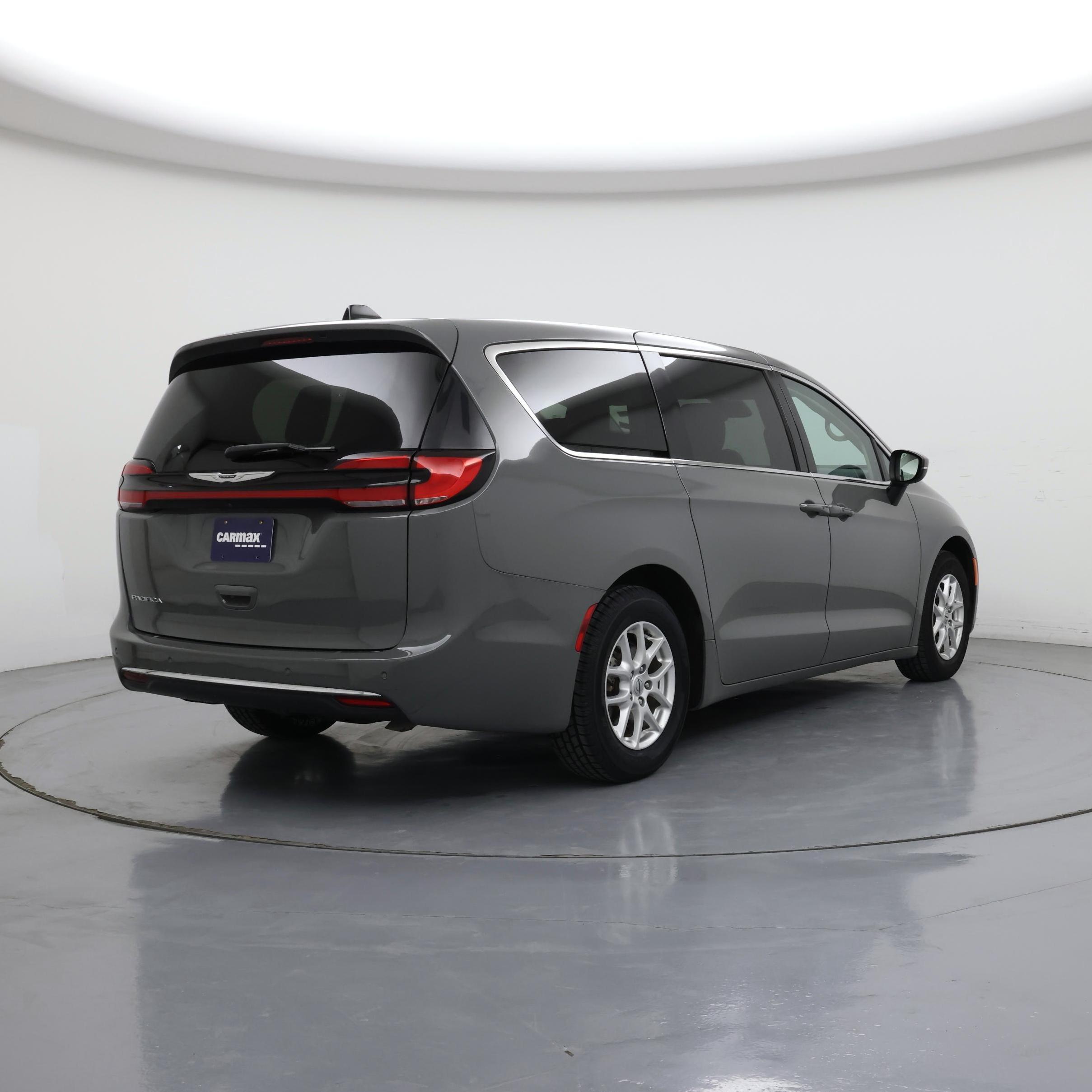 Thumbnail: 2023 Chrysler Pacifica - 8