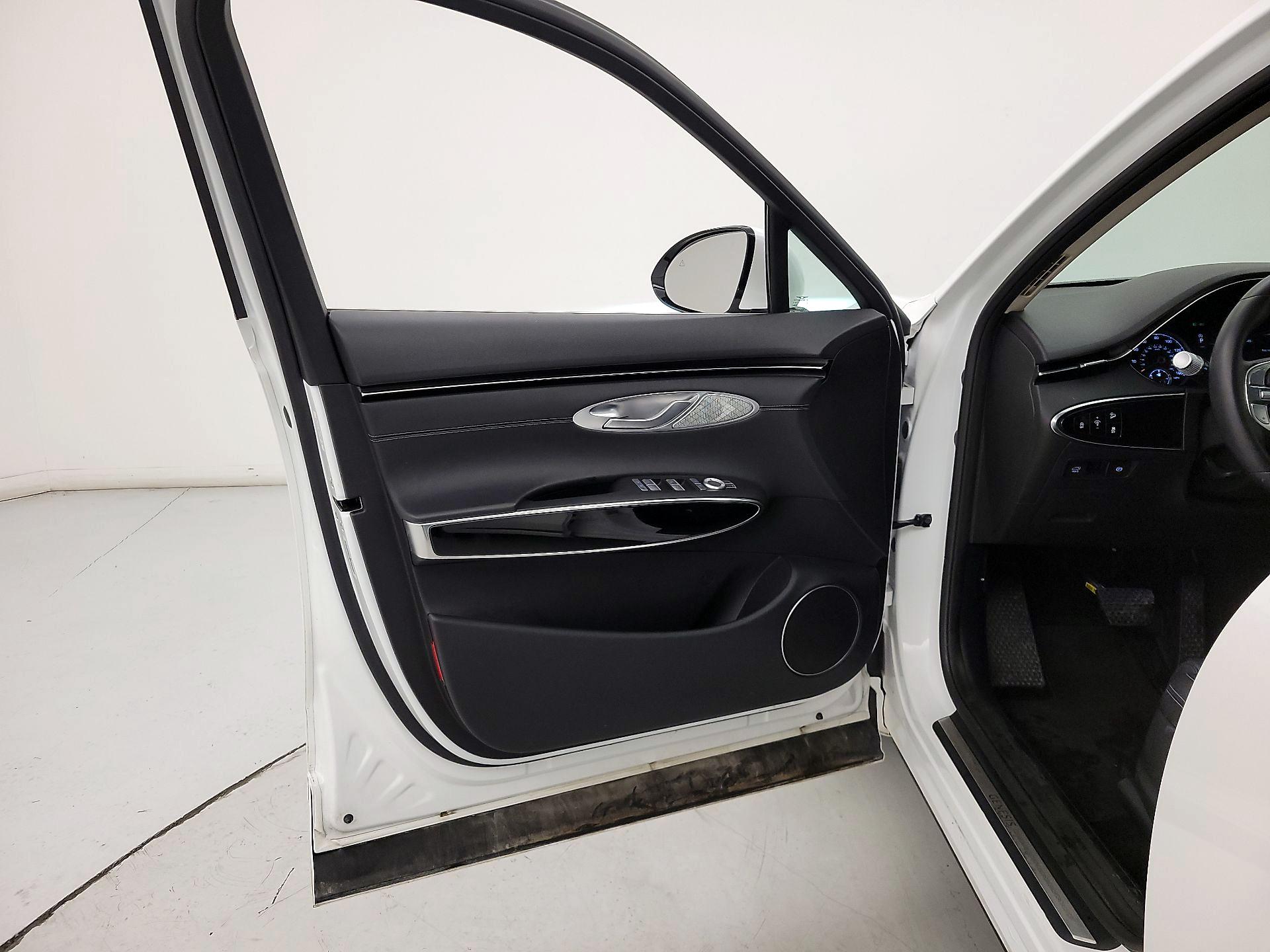 Thumbnail: 2025 Genesis GV70 - 12