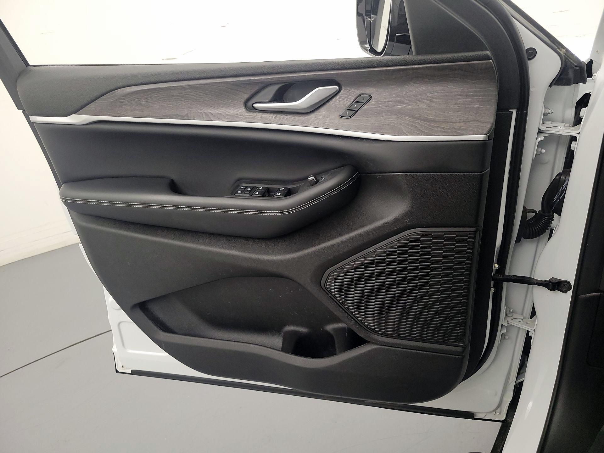 Thumbnail: 2023 Jeep Grand Cherokee L - 12